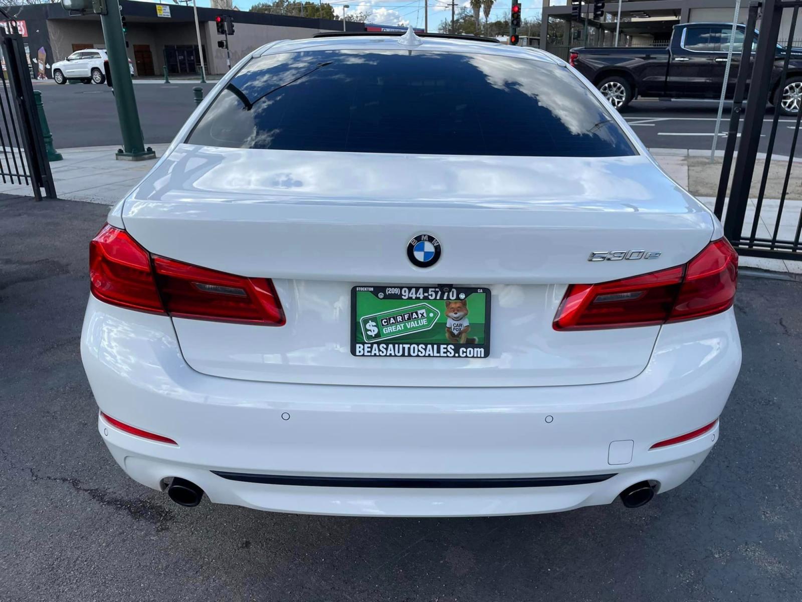 2018 WHITE BMW 5-Series 530e iPerformance (WBAJA9C55JB) with an 2.0L L4 DOHC 16V TURBO HYBRID engine, 8A transmission, located at 744 E Miner Ave, Stockton, CA, 95202, (209) 944-5770, 37.956863, -121.282082 - Photo #6