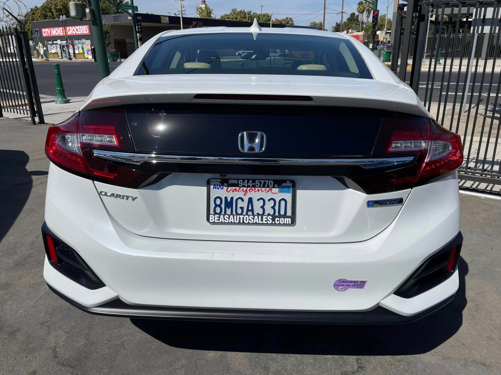2019 WHITE Honda Clarity Plug-In Hybrid (JHMZC5F19KC) with an 1.5L L4 DOHC 16V HYBRID engine, CVT transmission, located at 744 E Miner Ave, Stockton, CA, 95202, (209) 944-5770, 37.956863, -121.282082 - *PLUS TAXES AND FEES - Photo #10