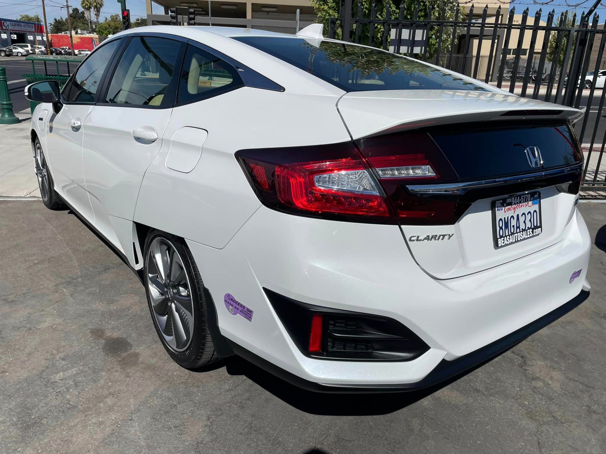 2019 WHITE Honda Clarity Plug-In Hybrid (JHMZC5F19KC) with an 1.5L L4 DOHC 16V HYBRID engine, CVT transmission, located at 744 E Miner Ave, Stockton, CA, 95202, (209) 944-5770, 37.956863, -121.282082 - *PLUS TAXES AND FEES - Photo #11