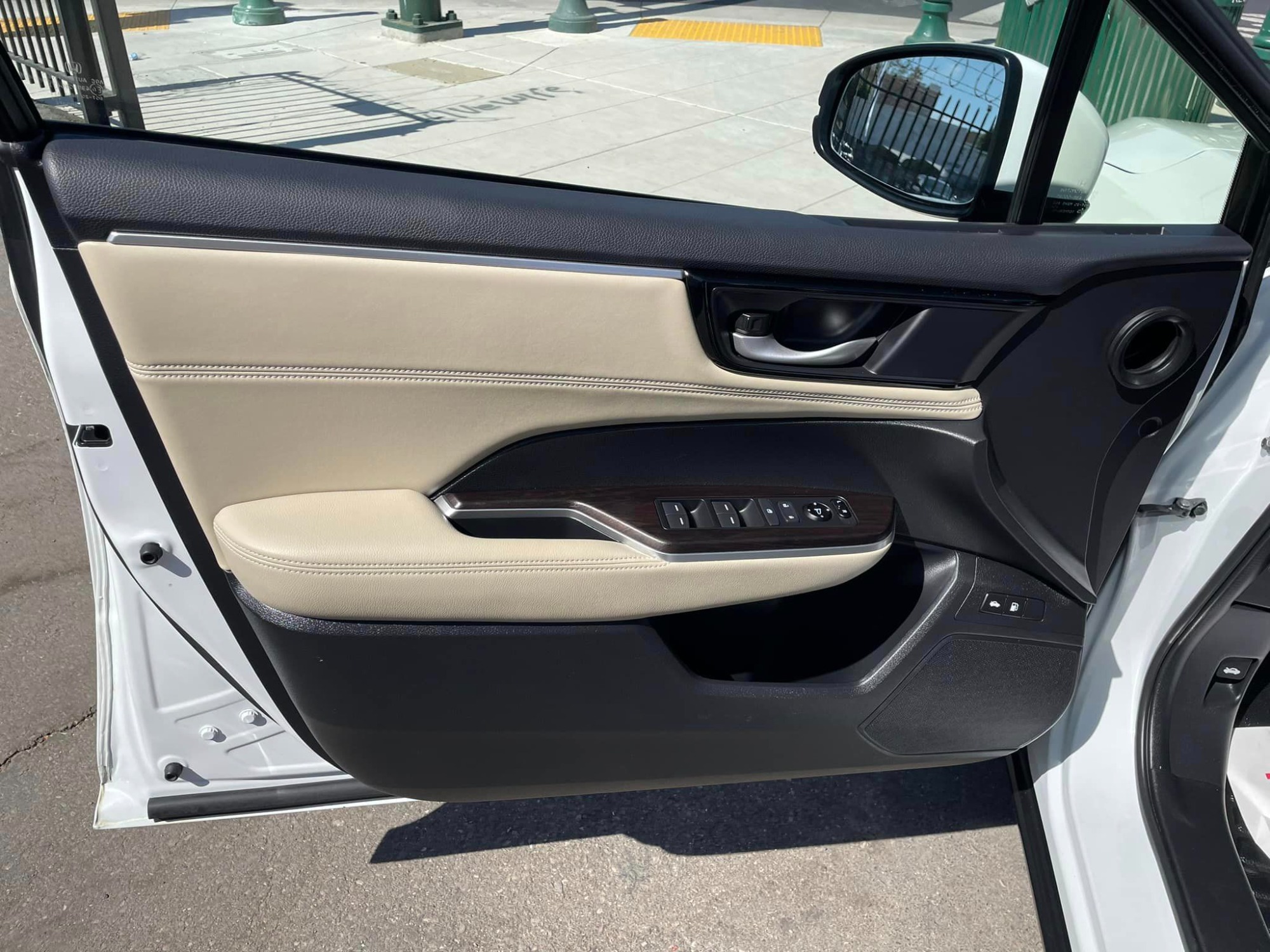 2019 WHITE Honda Clarity Plug-In Hybrid (JHMZC5F19KC) with an 1.5L L4 DOHC 16V HYBRID engine, CVT transmission, located at 744 E Miner Ave, Stockton, CA, 95202, (209) 944-5770, 37.956863, -121.282082 - *PLUS TAXES AND FEES - Photo #5