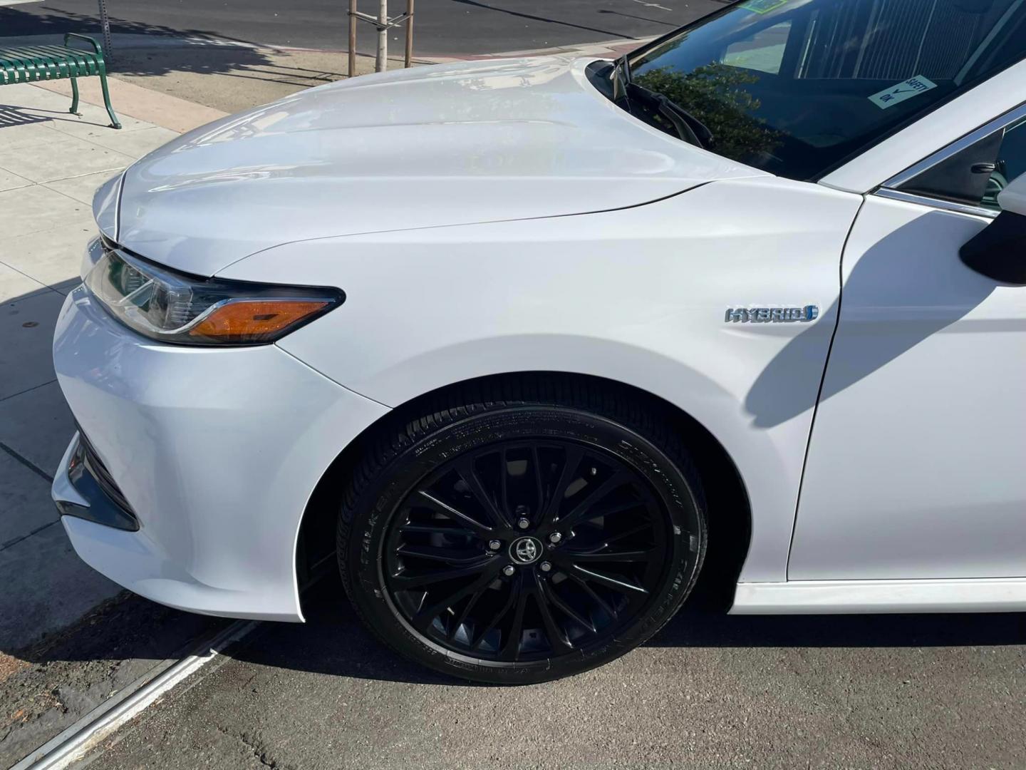 2020 WHITE /BLACK Toyota Camry Hybrid LE (4T1C31AK9LU) with an 2.5L L4 DOHC 16V HYBRID engine, CVT transmission, located at 744 E Miner Ave, Stockton, CA, 95202, (209) 944-5770, 37.956863, -121.282082 - Photo#4