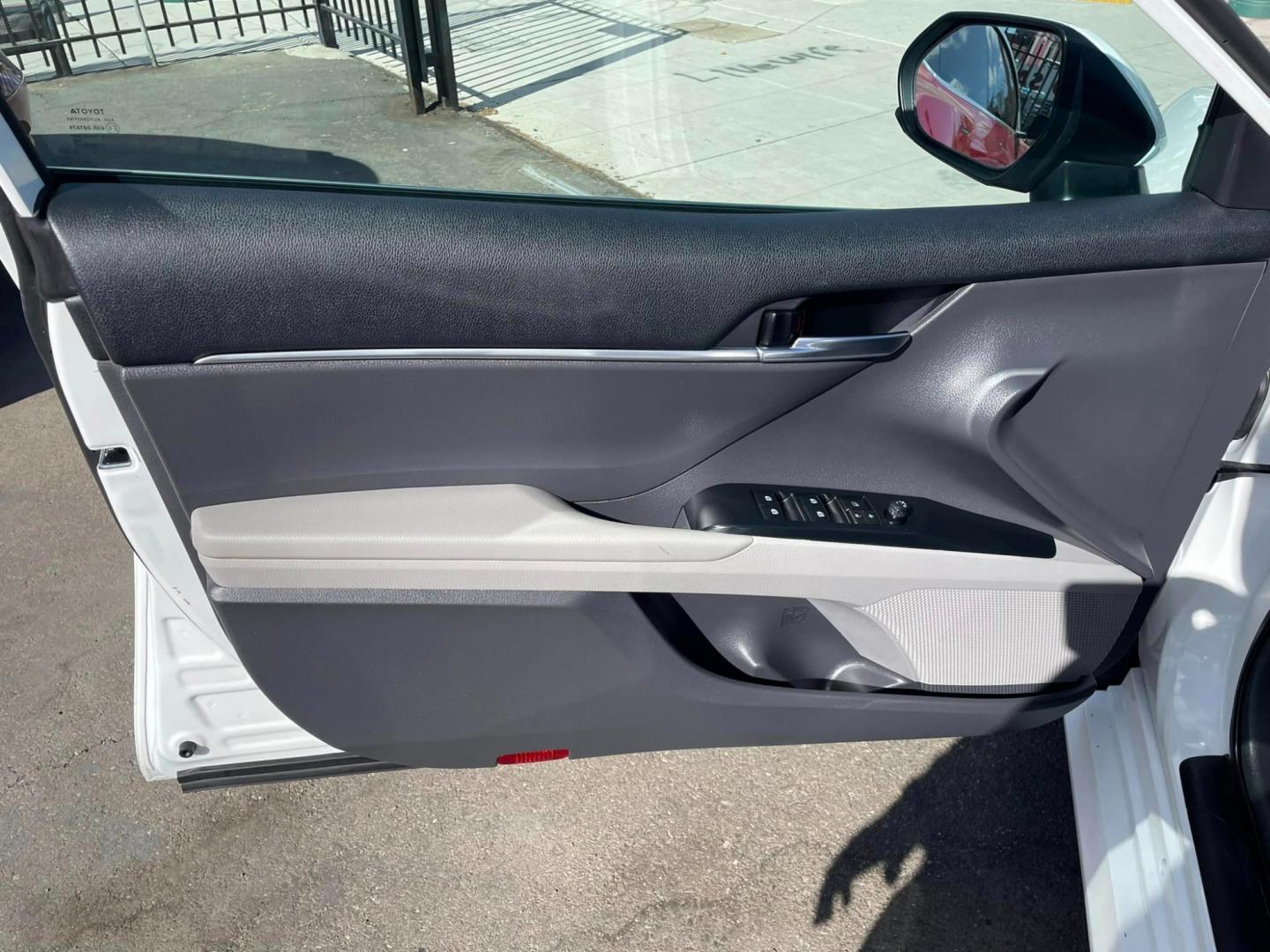 2020 WHITE /BLACK Toyota Camry Hybrid LE (4T1C31AK9LU) with an 2.5L L4 DOHC 16V HYBRID engine, CVT transmission, located at 744 E Miner Ave, Stockton, CA, 95202, (209) 944-5770, 37.956863, -121.282082 - Photo#5