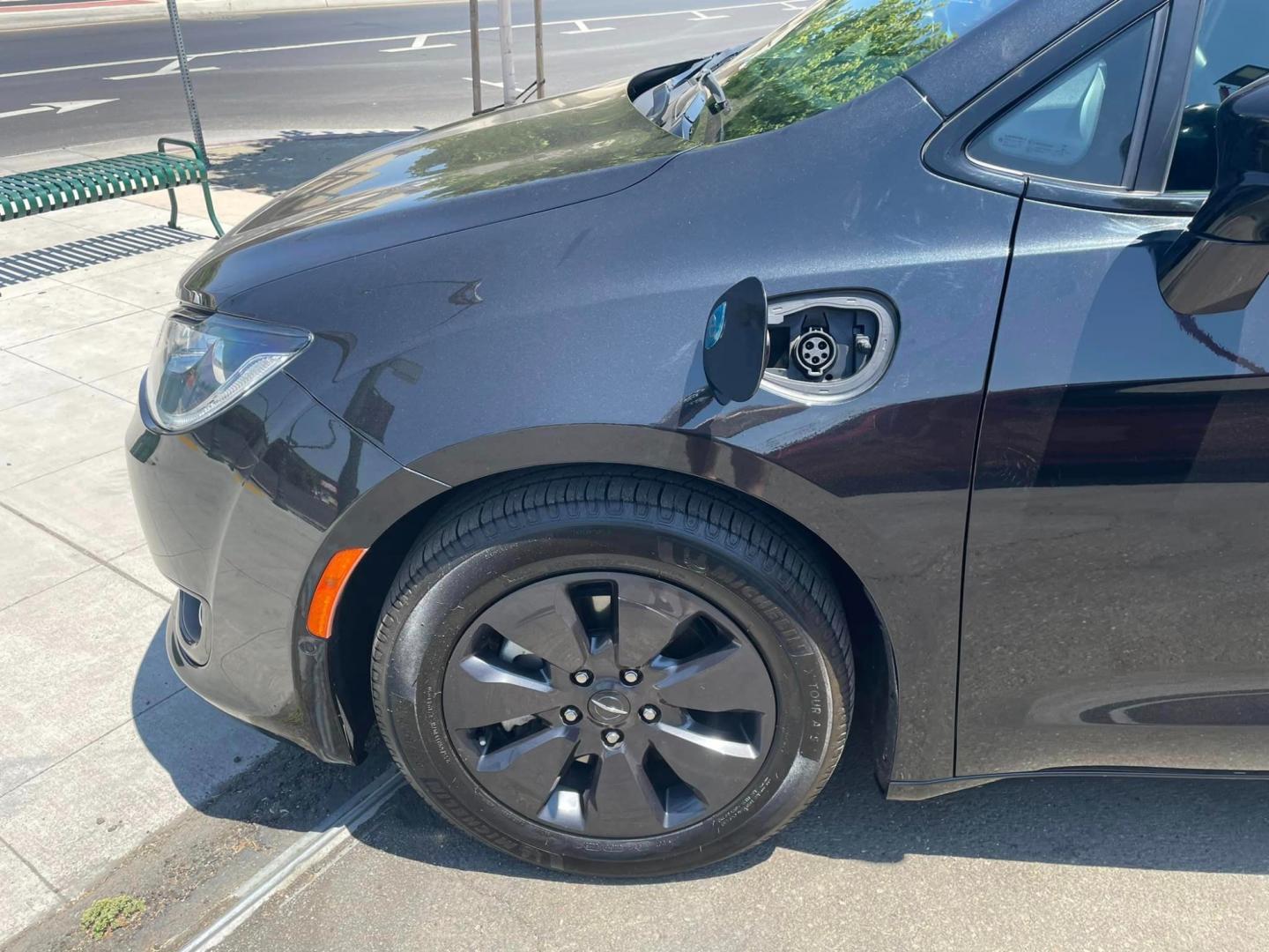 2020 BLACK /BLACK Chrysler Pacifica Hybrid (2C4RC1N70LR) , located at 744 E Miner Ave, Stockton, CA, 95202, (209) 944-5770, 37.956863, -121.282082 - Photo#4