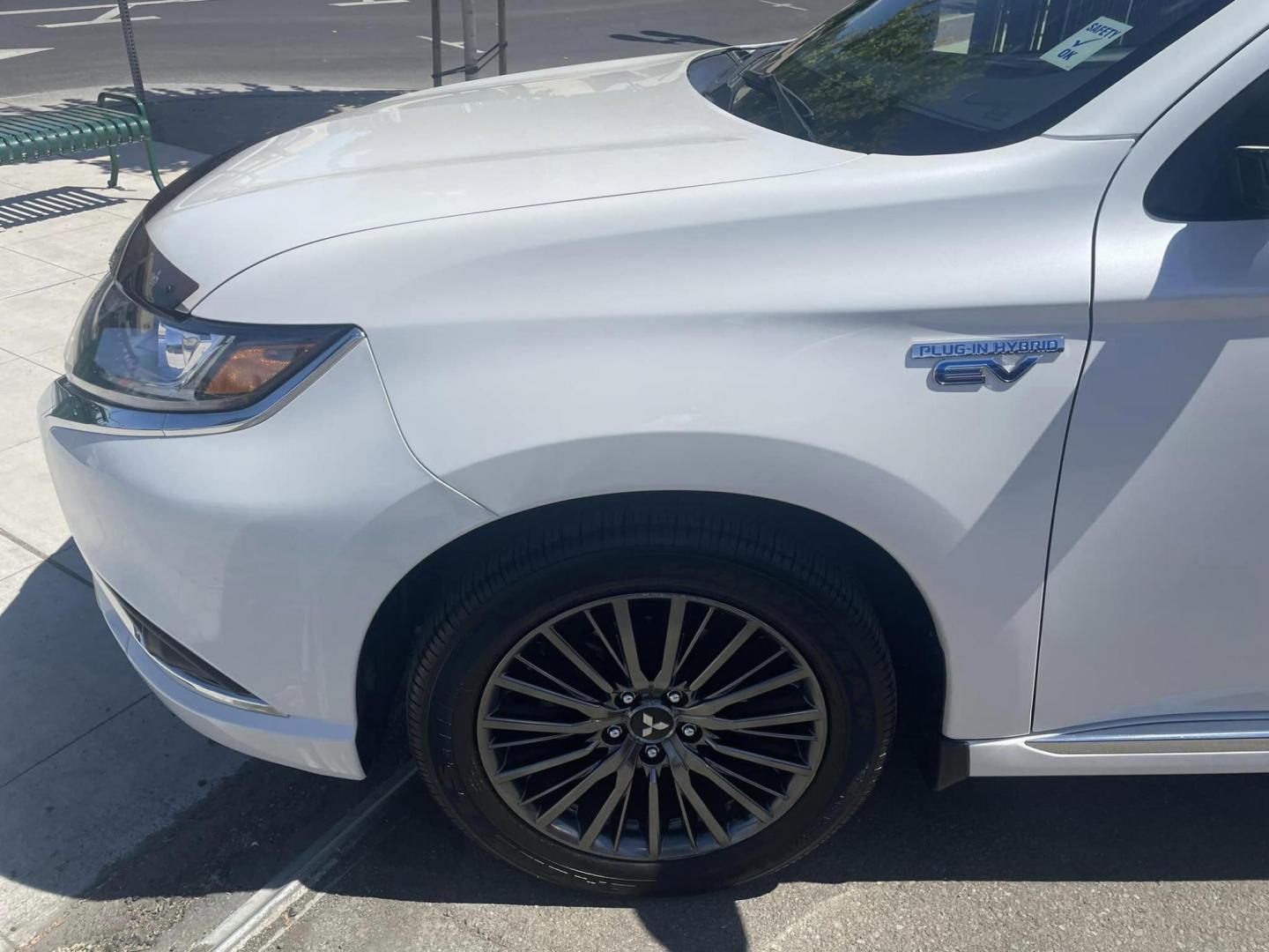 2022 WHITE /BLACK Mitsubishi Outlander PHEV SEL (JA4J2VA78NZ) with an 2.0L L4 DOHC 16V HYBRID engine, 1A transmission, located at 744 E Miner Ave, Stockton, CA, 95202, (209) 944-5770, 37.956863, -121.282082 - Photo#4