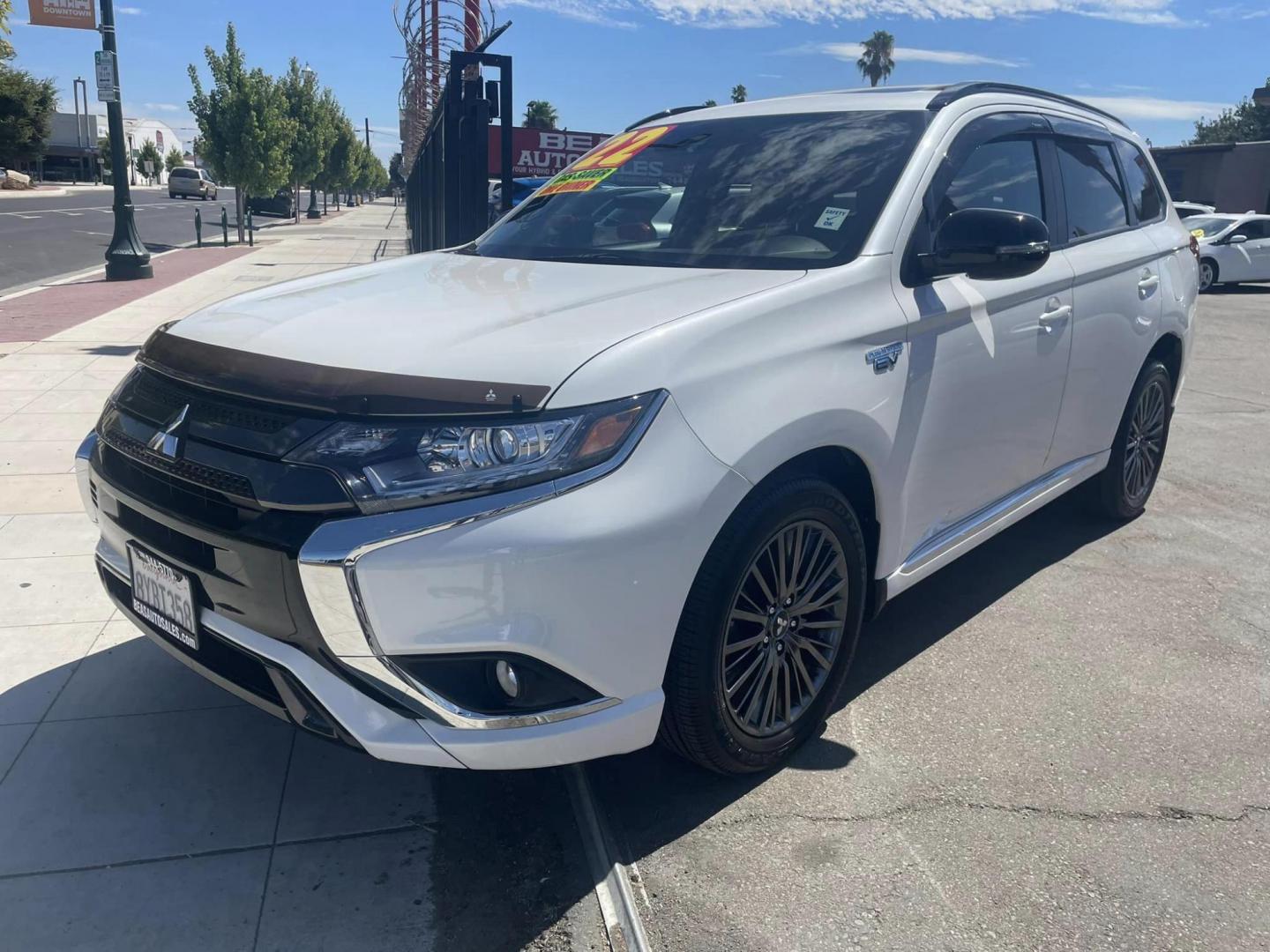 2022 WHITE /BLACK Mitsubishi Outlander PHEV SEL (JA4J2VA78NZ) with an 2.0L L4 DOHC 16V HYBRID engine, 1A transmission, located at 744 E Miner Ave, Stockton, CA, 95202, (209) 944-5770, 37.956863, -121.282082 - Photo#3