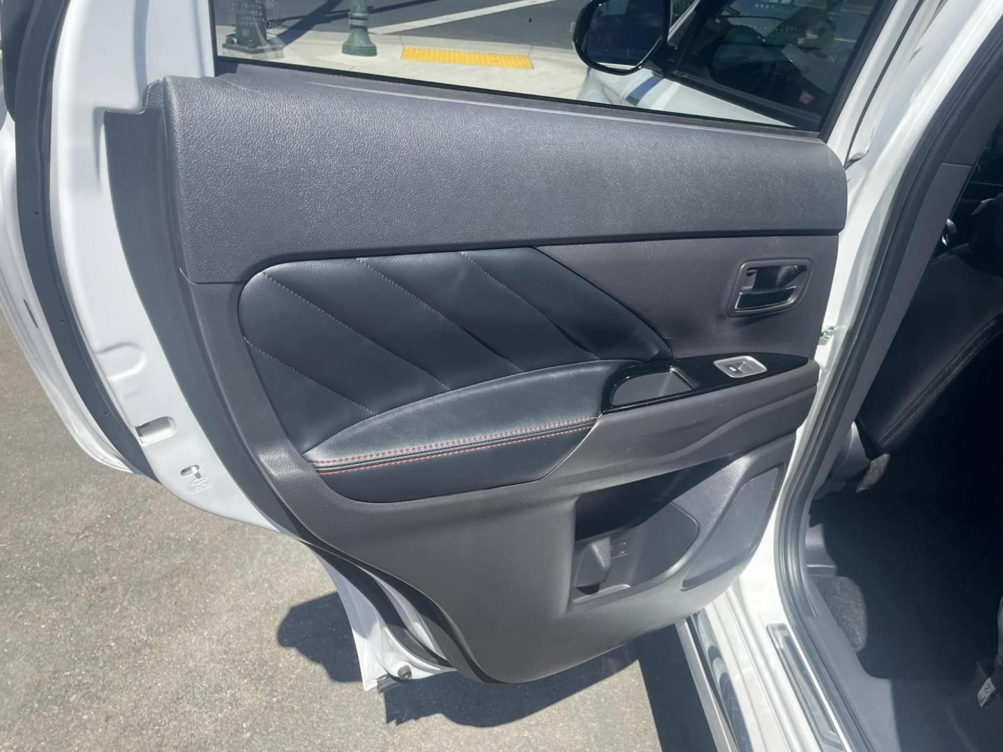 2022 WHITE /BLACK Mitsubishi Outlander PHEV SEL (JA4J2VA78NZ) with an 2.0L L4 DOHC 16V HYBRID engine, 1A transmission, located at 744 E Miner Ave, Stockton, CA, 95202, (209) 944-5770, 37.956863, -121.282082 - Photo#8