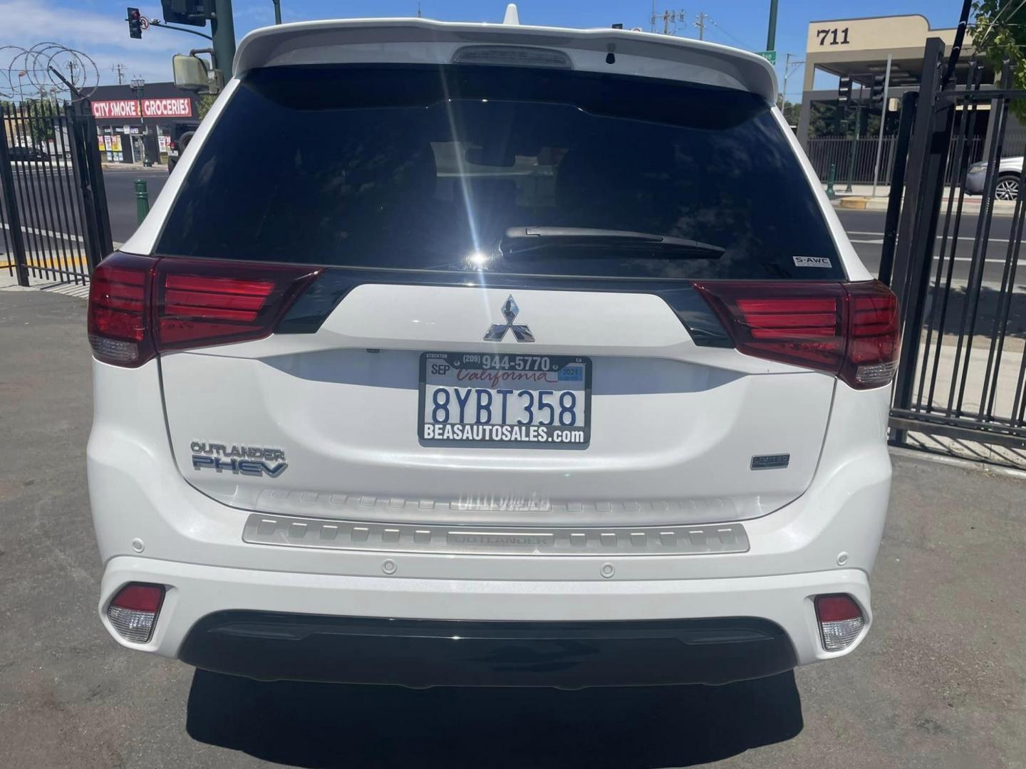 2022 WHITE /BLACK Mitsubishi Outlander PHEV SEL (JA4J2VA78NZ) with an 2.0L L4 DOHC 16V HYBRID engine, 1A transmission, located at 744 E Miner Ave, Stockton, CA, 95202, (209) 944-5770, 37.956863, -121.282082 - Photo#16