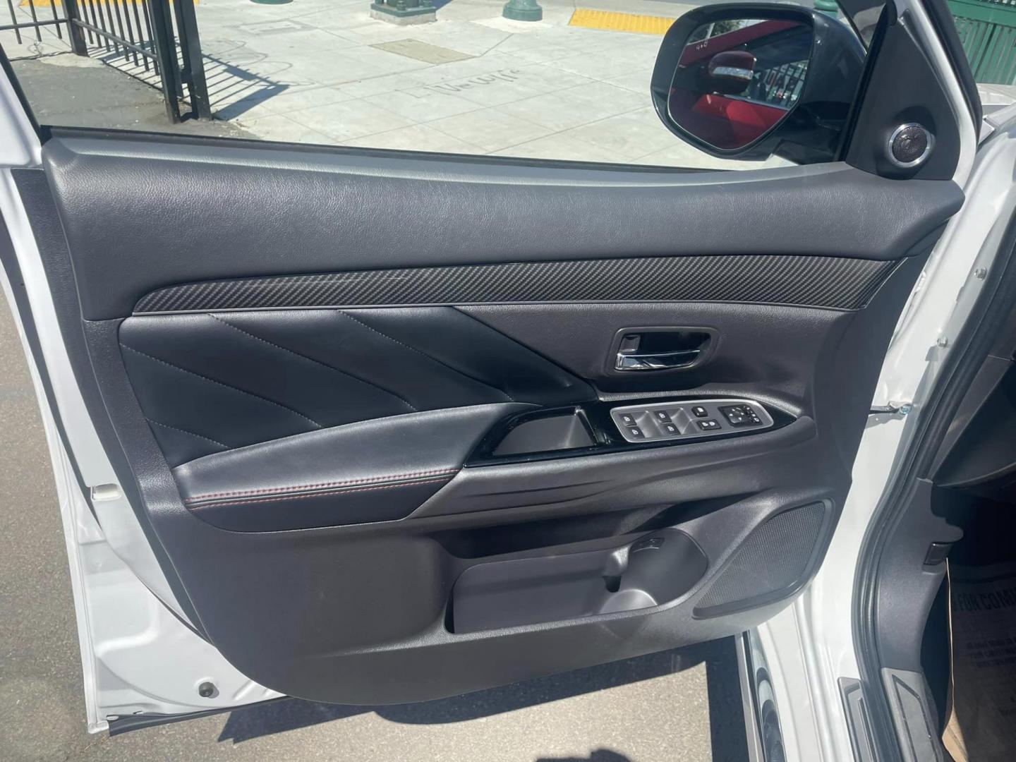 2022 WHITE /BLACK Mitsubishi Outlander PHEV SEL (JA4J2VA78NZ) with an 2.0L L4 DOHC 16V HYBRID engine, 1A transmission, located at 744 E Miner Ave, Stockton, CA, 95202, (209) 944-5770, 37.956863, -121.282082 - Photo#5