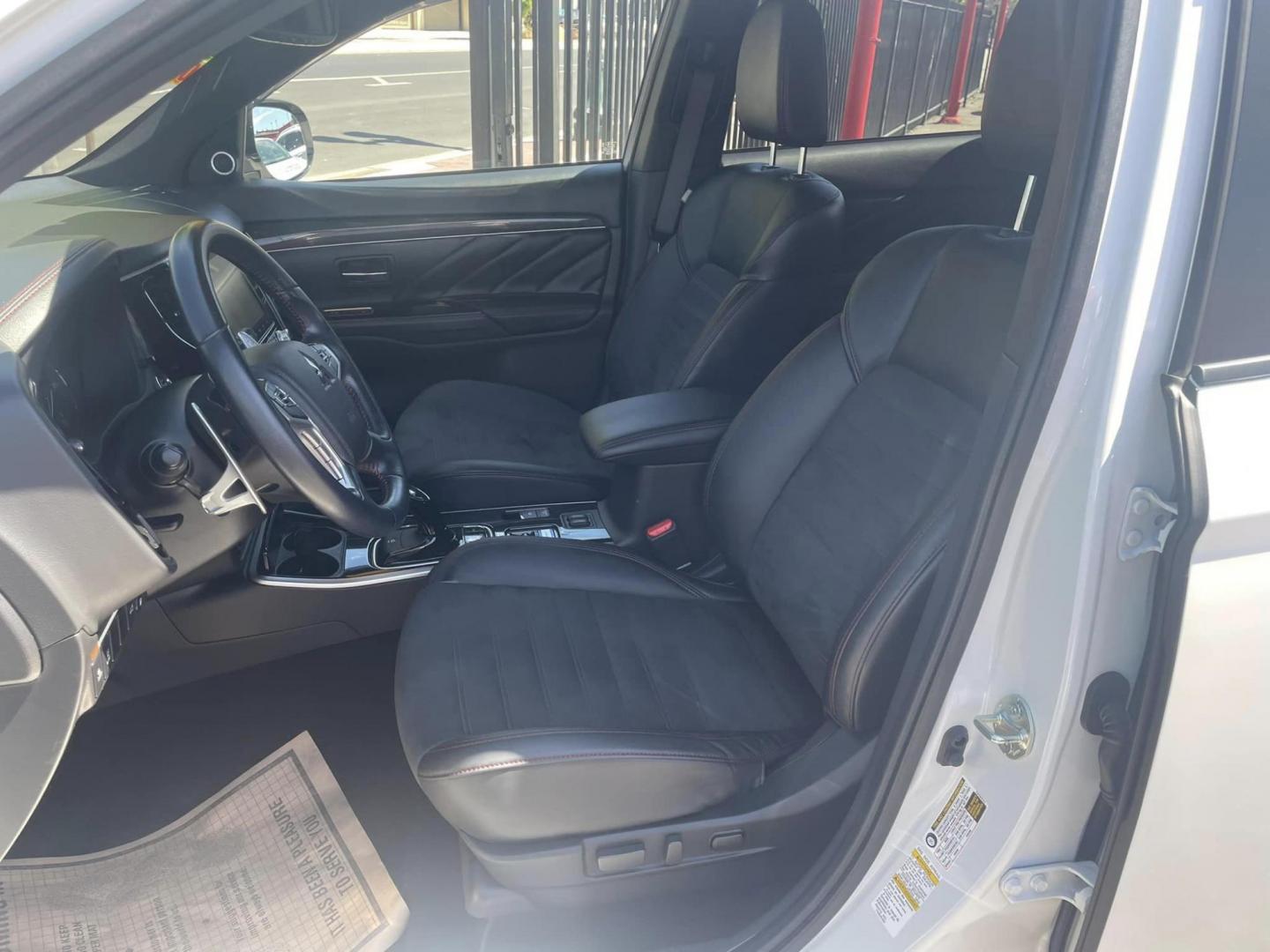2022 WHITE /BLACK Mitsubishi Outlander PHEV SEL (JA4J2VA78NZ) with an 2.0L L4 DOHC 16V HYBRID engine, 1A transmission, located at 744 E Miner Ave, Stockton, CA, 95202, (209) 944-5770, 37.956863, -121.282082 - Photo#6