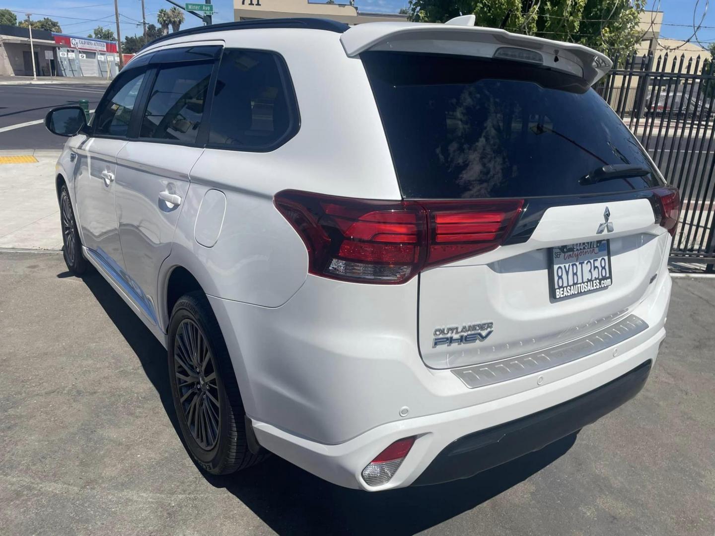 2022 WHITE /BLACK Mitsubishi Outlander PHEV SEL (JA4J2VA78NZ) with an 2.0L L4 DOHC 16V HYBRID engine, 1A transmission, located at 744 E Miner Ave, Stockton, CA, 95202, (209) 944-5770, 37.956863, -121.282082 - Photo#14
