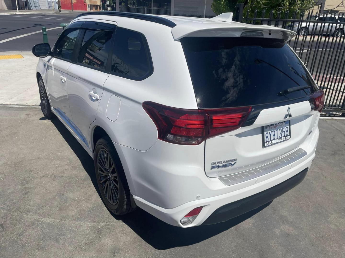 2022 WHITE /BLACK Mitsubishi Outlander PHEV SEL (JA4J2VA78NZ) with an 2.0L L4 DOHC 16V HYBRID engine, 1A transmission, located at 744 E Miner Ave, Stockton, CA, 95202, (209) 944-5770, 37.956863, -121.282082 - Photo#15