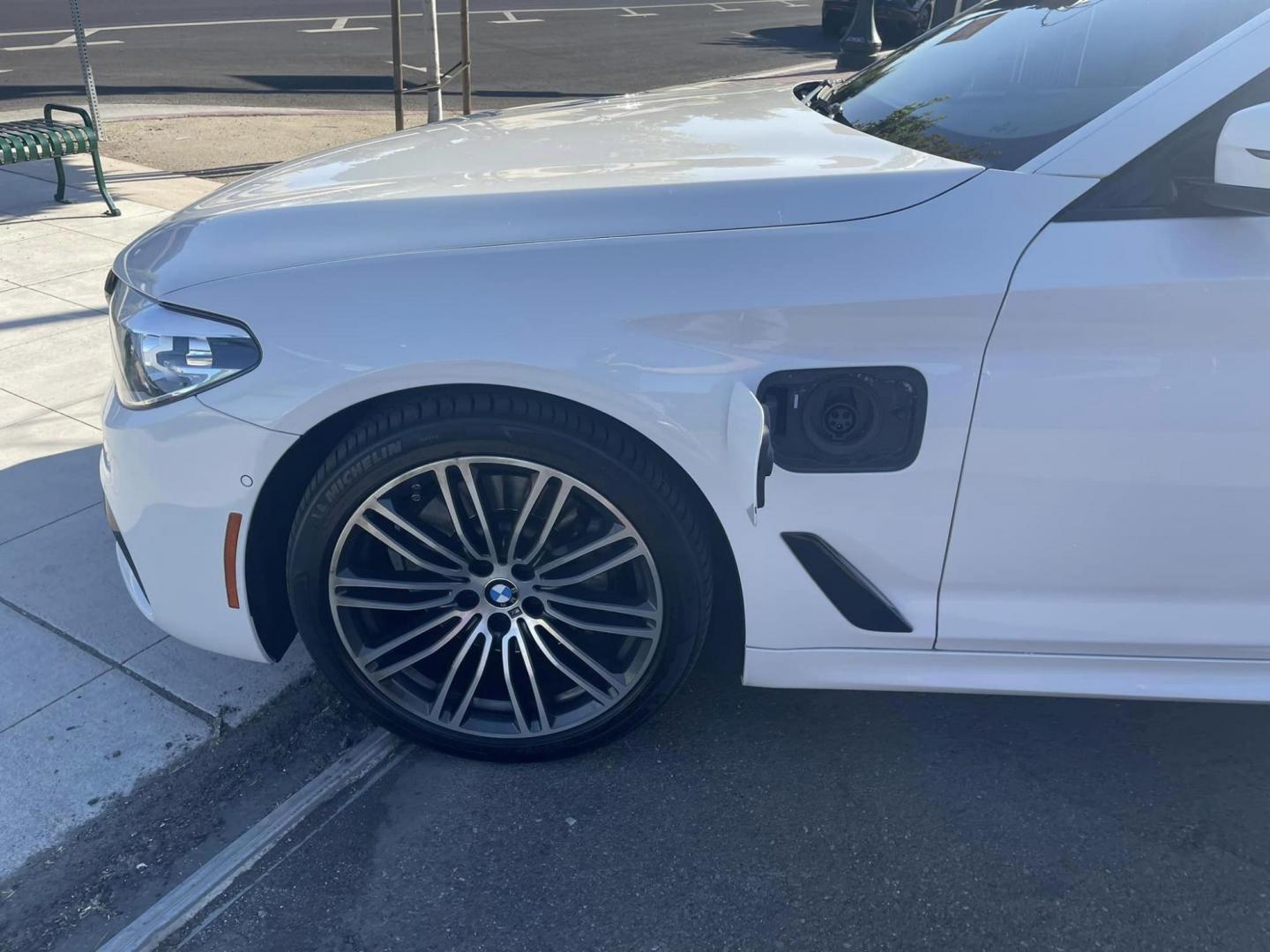 2018 BMW 5-Series 530e iPerformance (WBAJA9C54JB) with an 2.0L L4 DOHC 16V TURBO HYBRID engine, 8A transmission, located at 744 E Miner Ave, Stockton, CA, 95202, (209) 944-5770, 37.956863, -121.282082 - Photo#4