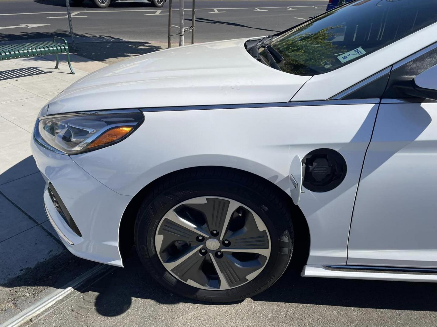2019 Hyundai Sonata Plug-In Limited (KMHE54L25KA) with an 2.0L L4 DOHC 16V HYBRID engine, 6A transmission, located at 744 E Miner Ave, Stockton, CA, 95202, (209) 944-5770, 37.956863, -121.282082 - Photo#4