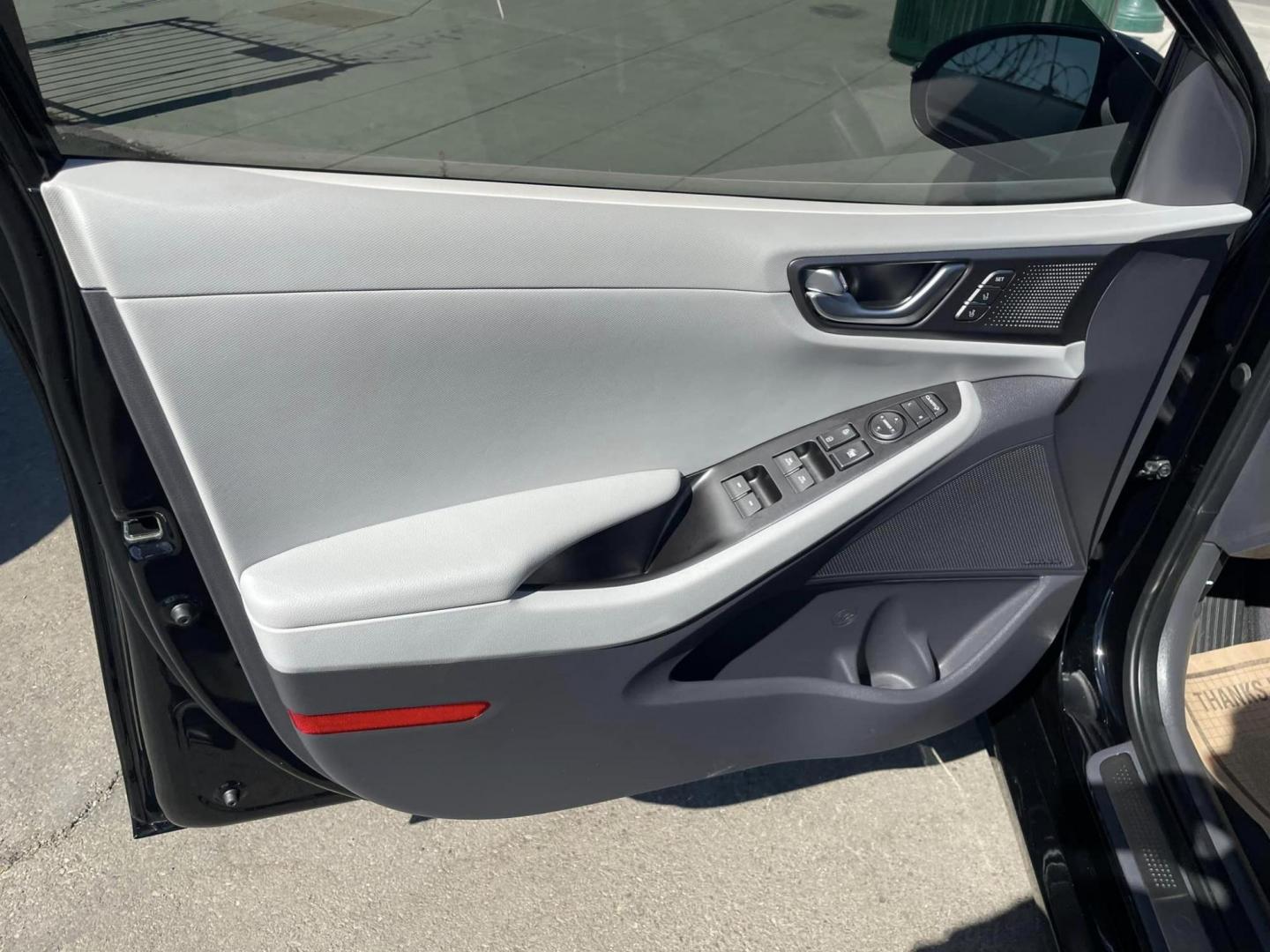 2020 BLACK /BLACK Hyundai Ioniq Plug-In Hybrid Limited (KMHCX5LDXLU) with an 1.6L L4 DOHC 16V HYBRID engine, 6A transmission, located at 744 E Miner Ave, Stockton, CA, 95202, (209) 944-5770, 37.956863, -121.282082 - Photo#5