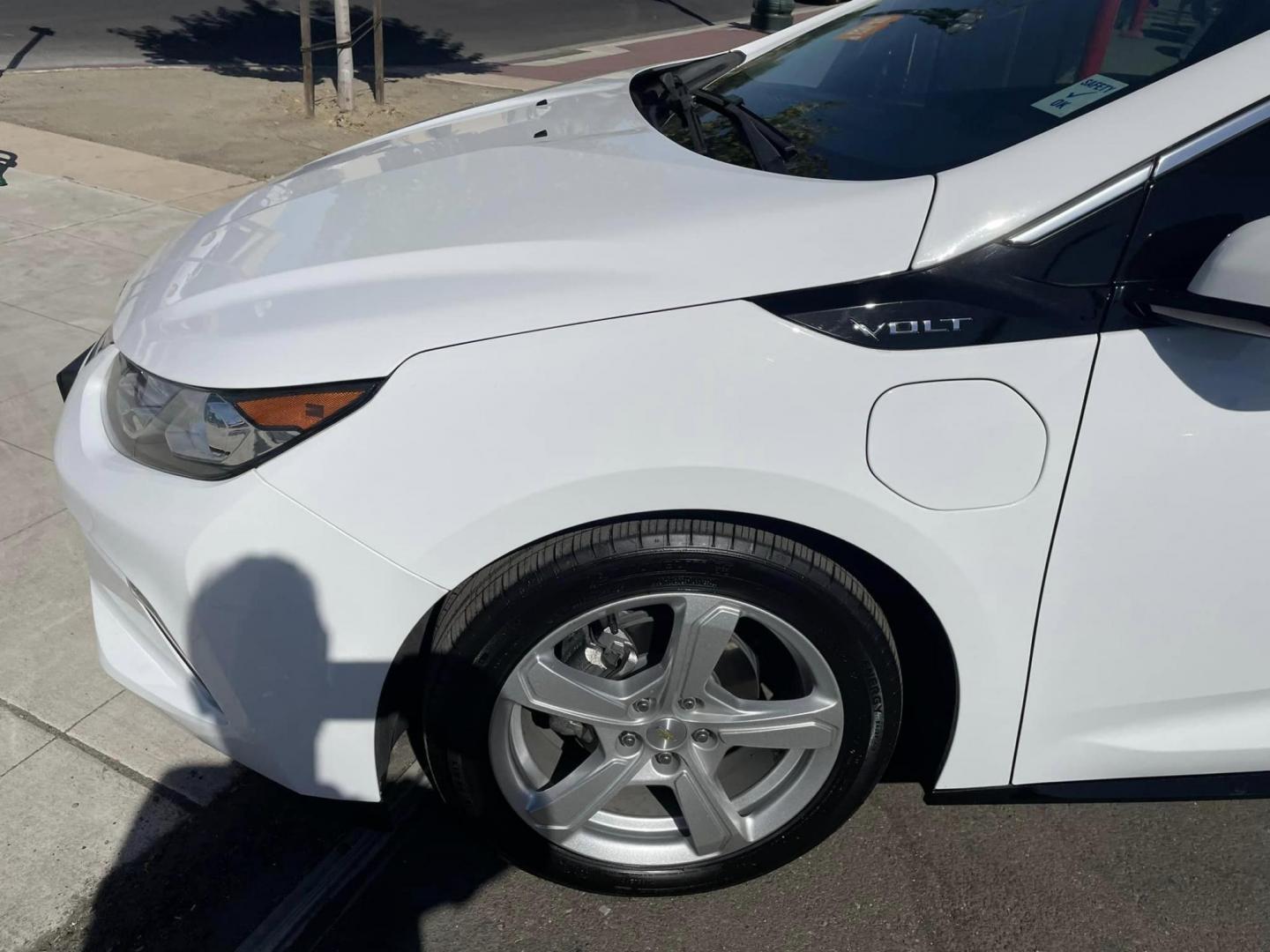 2019 WHITE Chevrolet Volt LT (1G1RC6S58KU) with an 1.5L L4 DOHC 16V engine, CVT transmission, located at 744 E Miner Ave, Stockton, CA, 95202, (209) 944-5770, 37.956863, -121.282082 - Photo#4