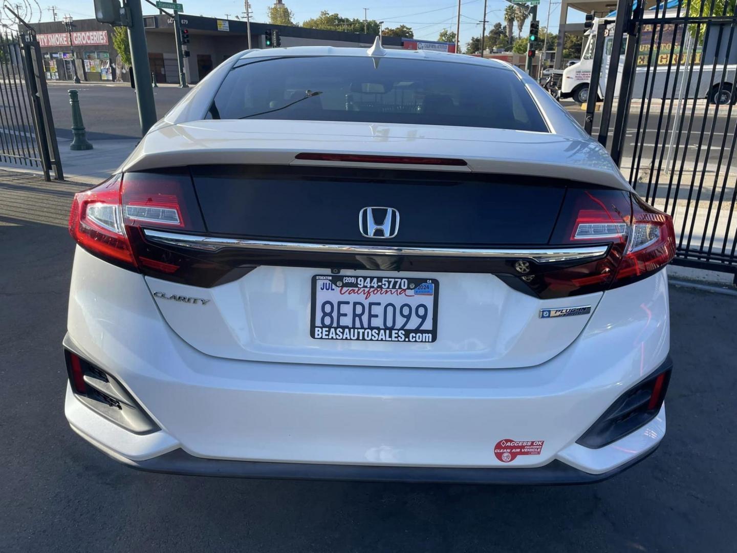 2018 WHITE Honda Clarity Plug-In Hybrid (JHMZC5F19JC) with an 1.5L L4 DOHC 16V HYBRID engine, CVT transmission, located at 744 E Miner Ave, Stockton, CA, 95202, (209) 944-5770, 37.956863, -121.282082 - Photo#13