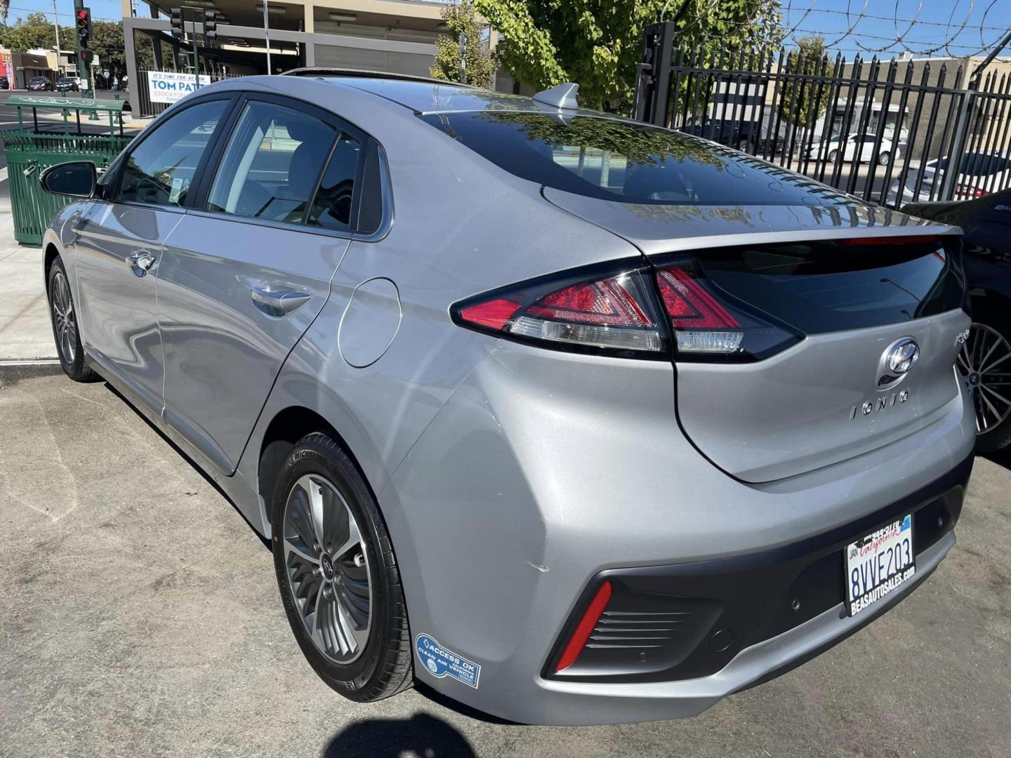 2020 SILVER Hyundai Ioniq Plug-In Hybrid Limited (KMHCX5LD2LU) with an 1.6L L4 DOHC 16V HYBRID engine, 6A transmission, located at 744 E Miner Ave, Stockton, CA, 95202, (209) 944-5770, 37.956863, -121.282082 - PLUS TAXES AND FEES - Photo#11