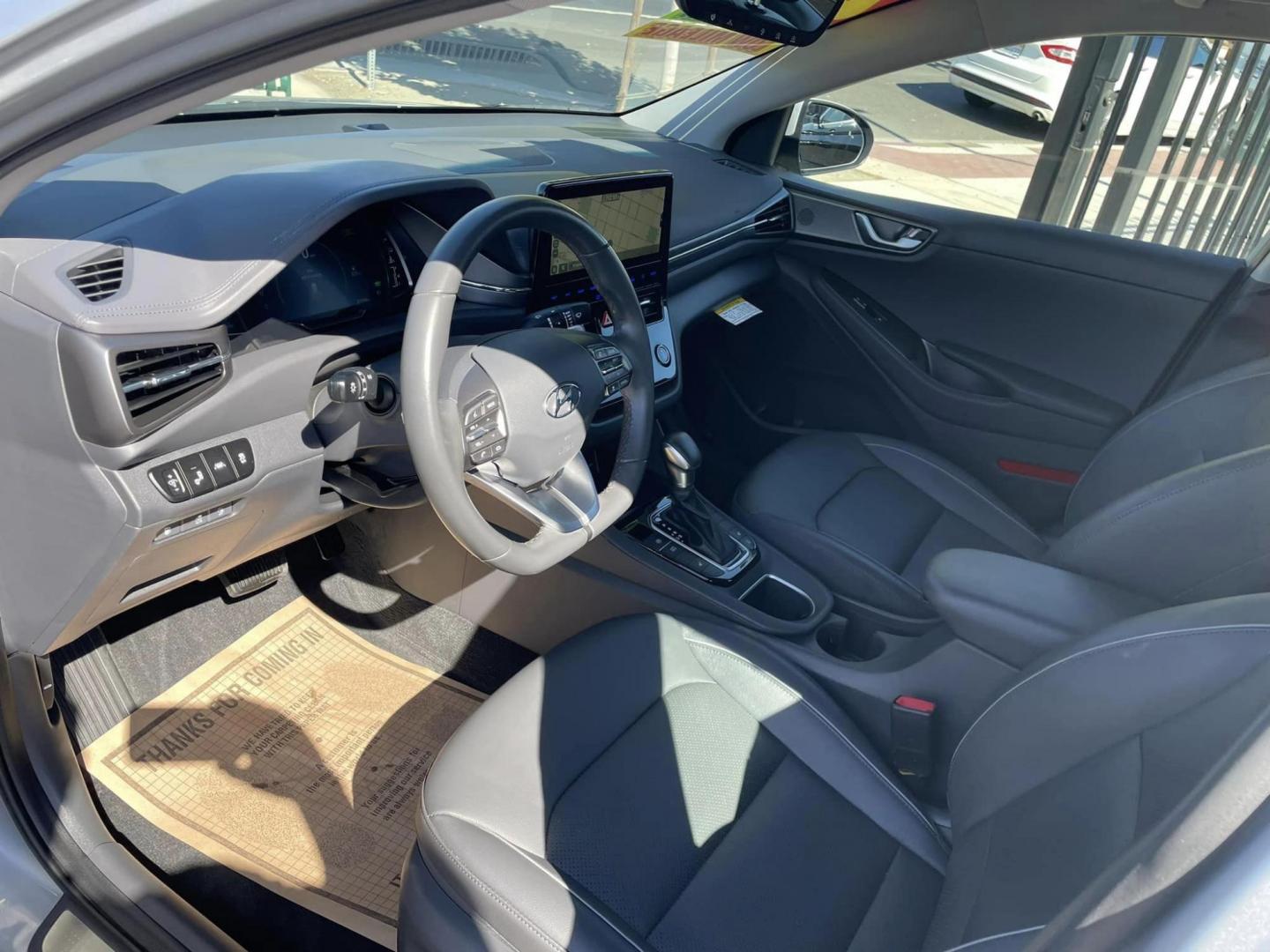 2020 SILVER Hyundai Ioniq Plug-In Hybrid Limited (KMHCX5LD2LU) with an 1.6L L4 DOHC 16V HYBRID engine, 6A transmission, located at 744 E Miner Ave, Stockton, CA, 95202, (209) 944-5770, 37.956863, -121.282082 - PLUS TAXES AND FEES - Photo#6