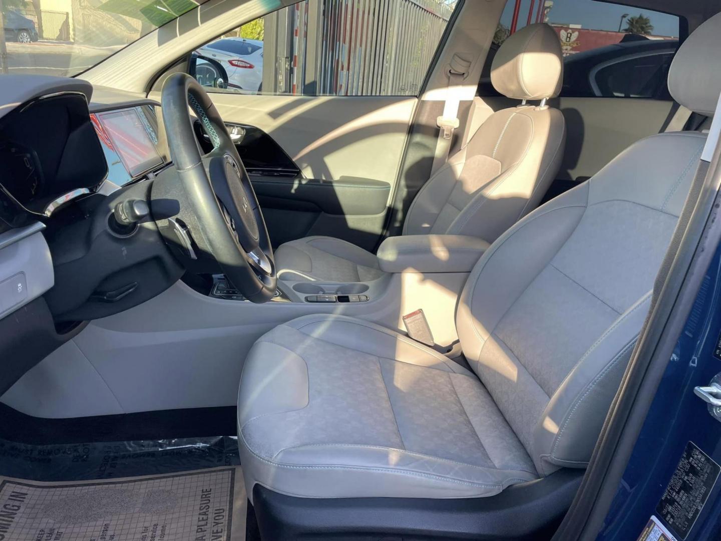 2022 Kia Niro Plug In Hybrid EX (KNDCD3LD2N5) , 6A transmission, located at 744 E Miner Ave, Stockton, CA, 95202, (209) 944-5770, 37.956863, -121.282082 - Photo#7