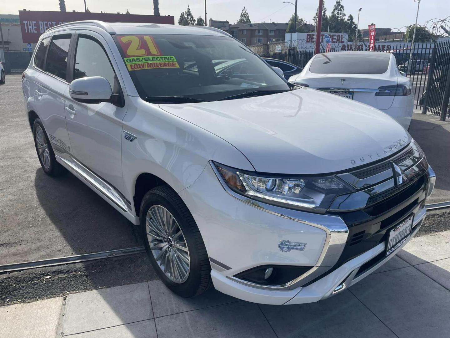 2021 WHITE Mitsubishi Outlander PHEV SEL (JA4J2VA7XMZ) with an 2.0L L4 DOHC 16V HYBRID engine, 1A transmission, located at 744 E Miner Ave, Stockton, CA, 95202, (209) 944-5770, 37.956863, -121.282082 - Photo#0