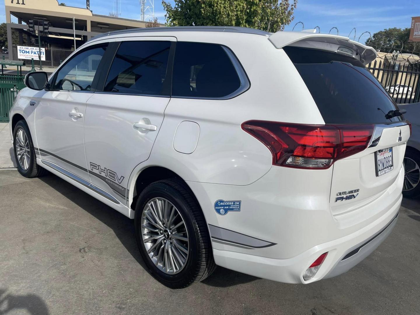 2021 WHITE Mitsubishi Outlander PHEV SEL (JA4J2VA7XMZ) with an 2.0L L4 DOHC 16V HYBRID engine, 1A transmission, located at 744 E Miner Ave, Stockton, CA, 95202, (209) 944-5770, 37.956863, -121.282082 - Photo#14