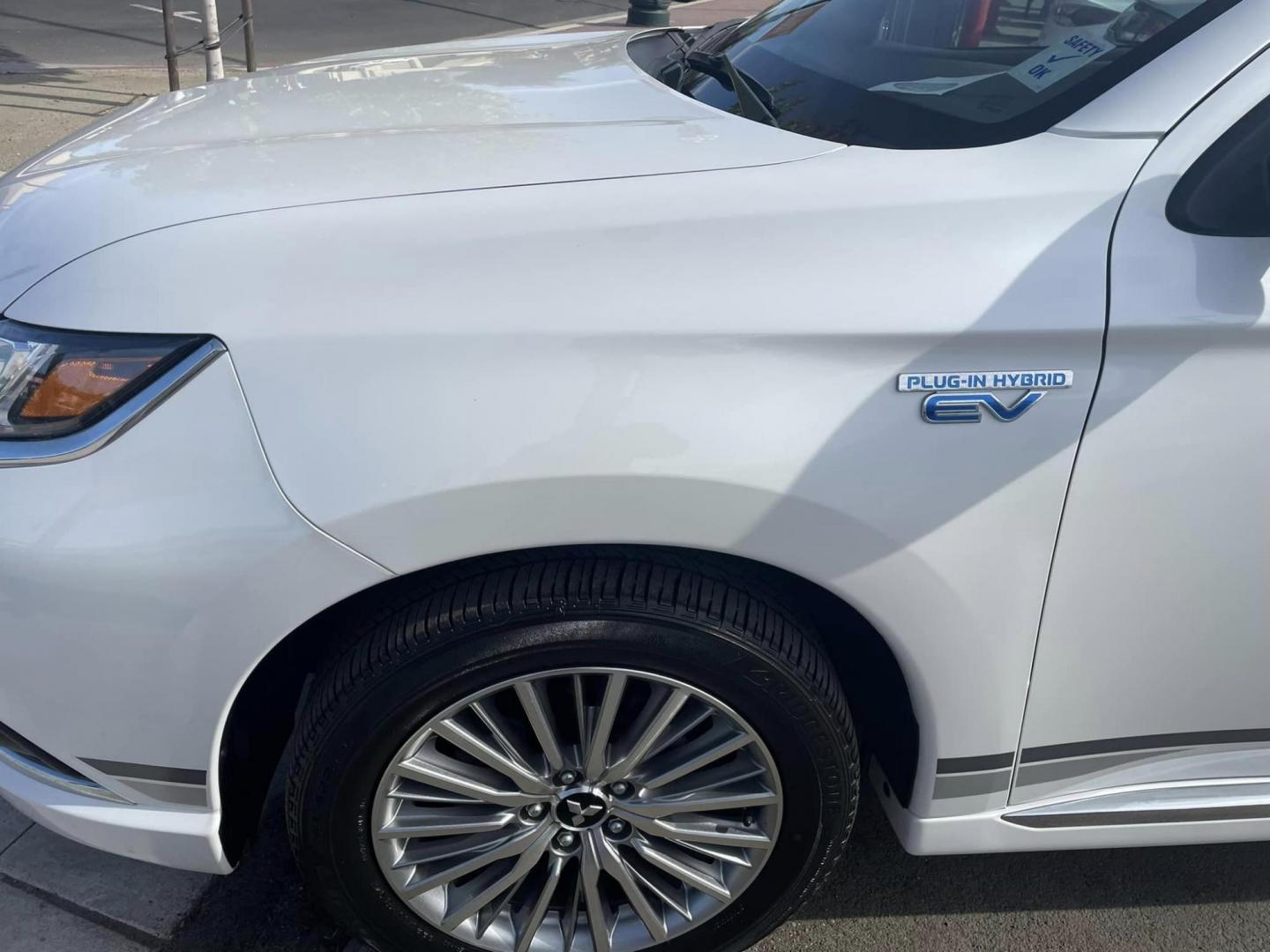 2021 WHITE Mitsubishi Outlander PHEV SEL (JA4J2VA7XMZ) with an 2.0L L4 DOHC 16V HYBRID engine, 1A transmission, located at 744 E Miner Ave, Stockton, CA, 95202, (209) 944-5770, 37.956863, -121.282082 - Photo#4