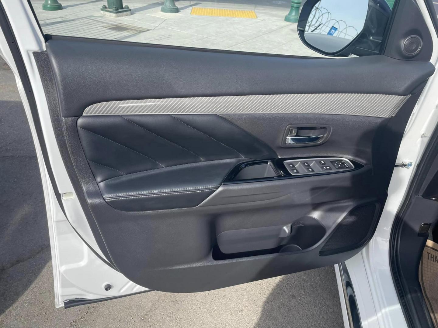 2021 WHITE Mitsubishi Outlander PHEV SEL (JA4J2VA7XMZ) with an 2.0L L4 DOHC 16V HYBRID engine, 1A transmission, located at 744 E Miner Ave, Stockton, CA, 95202, (209) 944-5770, 37.956863, -121.282082 - Photo#5