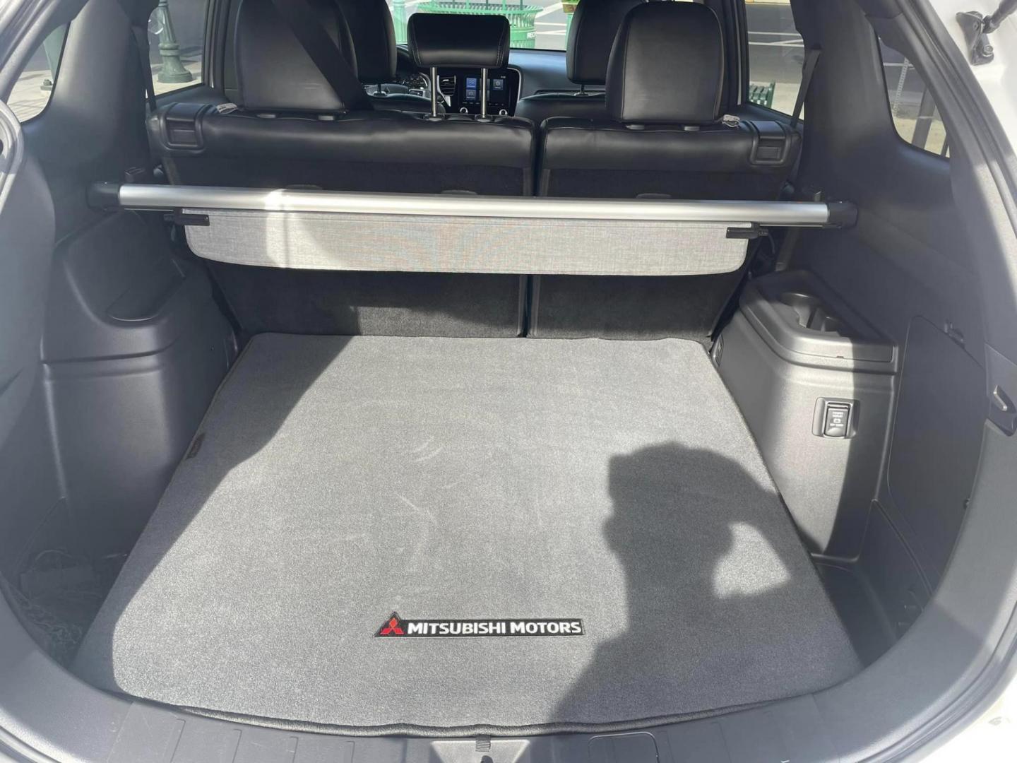 2021 WHITE Mitsubishi Outlander PHEV SEL (JA4J2VA7XMZ) with an 2.0L L4 DOHC 16V HYBRID engine, 1A transmission, located at 744 E Miner Ave, Stockton, CA, 95202, (209) 944-5770, 37.956863, -121.282082 - Photo#12