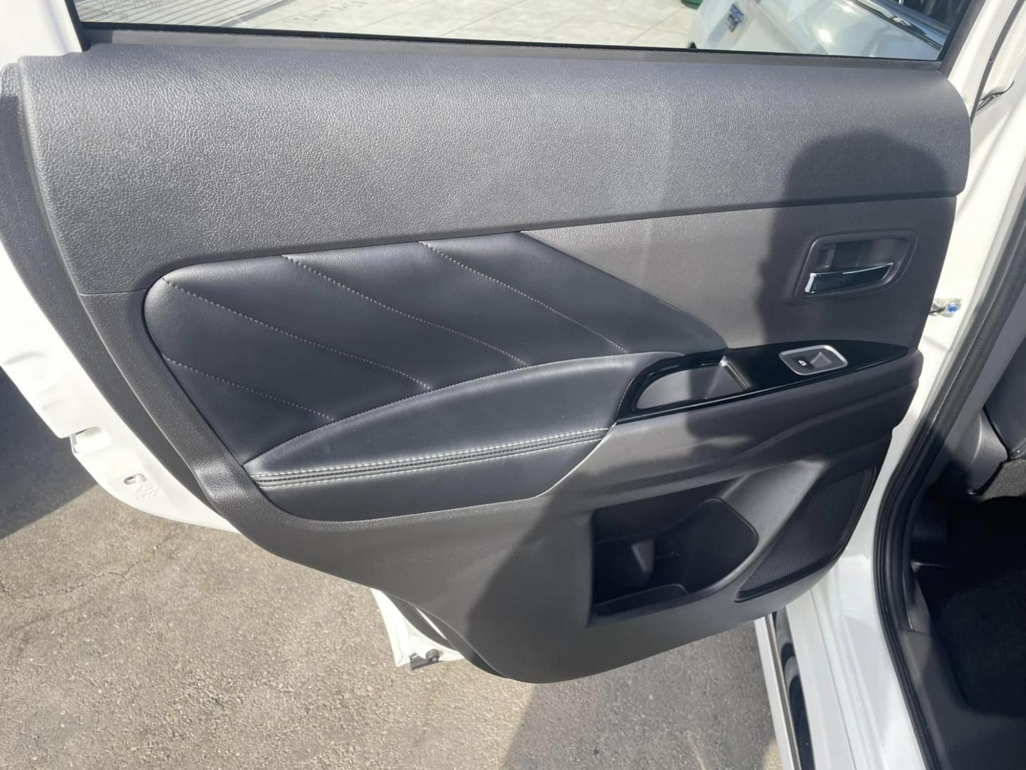 2021 WHITE Mitsubishi Outlander PHEV SEL (JA4J2VA7XMZ) with an 2.0L L4 DOHC 16V HYBRID engine, 1A transmission, located at 744 E Miner Ave, Stockton, CA, 95202, (209) 944-5770, 37.956863, -121.282082 - Photo#9