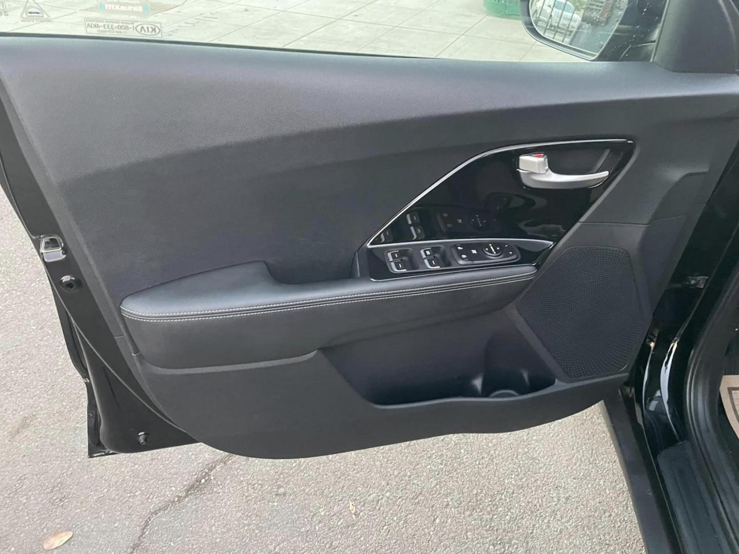 2022 BLACK /BLACK Kia Niro Plug In Hybrid LXS (KNDCM3LD6N5) , 6A transmission, located at 744 E Miner Ave, Stockton, CA, 95202, (209) 944-5770, 37.956863, -121.282082 - PLUS TAXES AND FEES - Photo#5
