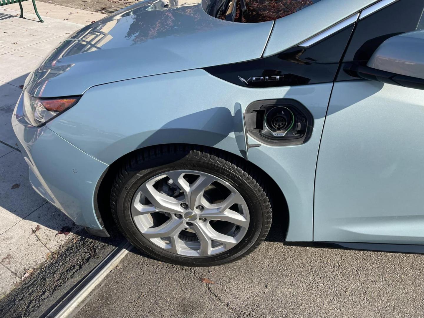 2018 Chevrolet Volt LTZ (1G1RD6S56JU) with an 1.5L L4 DOHC 16V engine, CVT transmission, located at 744 E Miner Ave, Stockton, CA, 95202, (209) 944-5770, 37.956863, -121.282082 - Photo#4