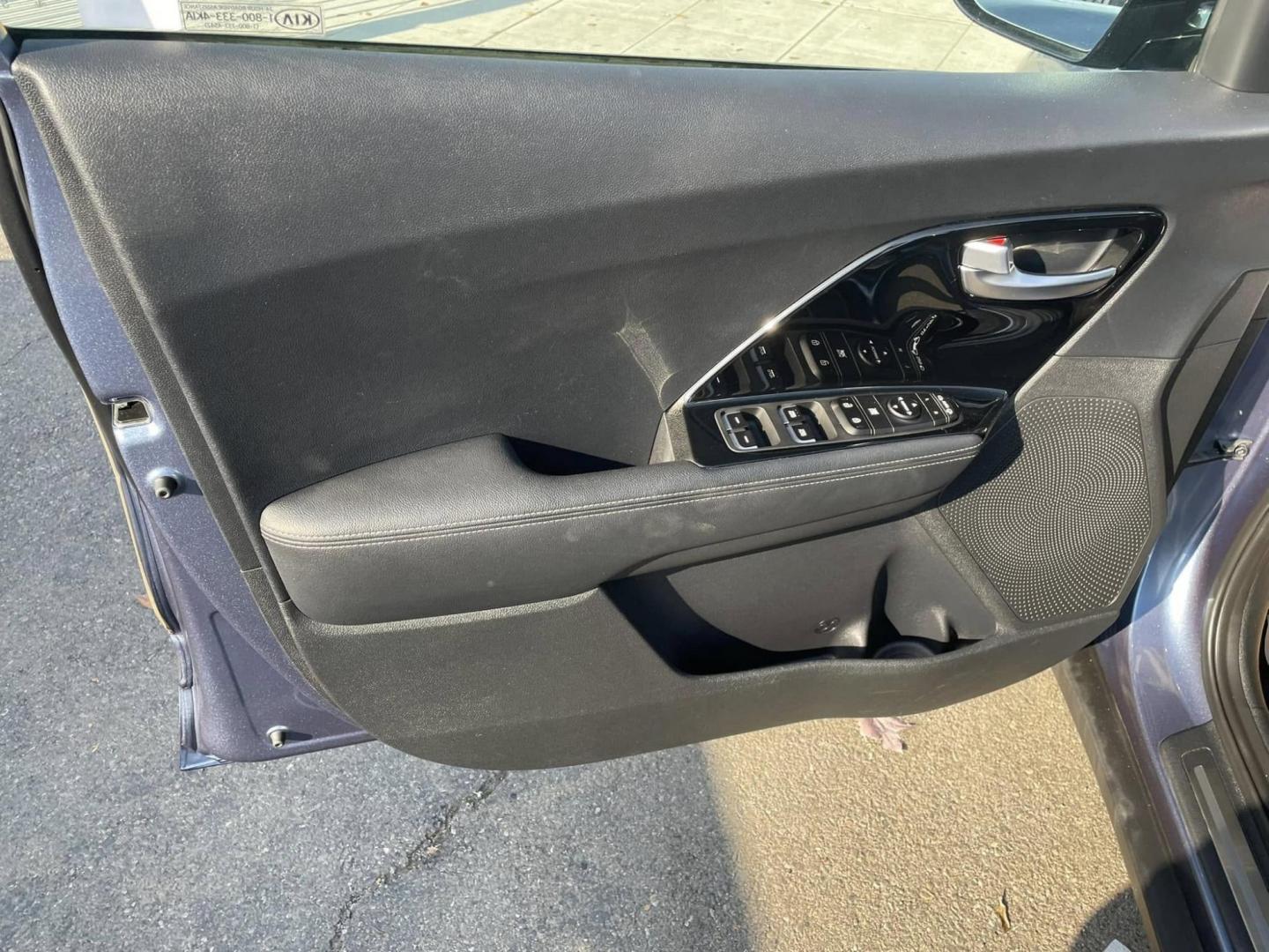 2020 Blue Kia Niro Plug In Hybrid EX (KNDCD3LD4L5) , 6A transmission, located at 744 E Miner Ave, Stockton, CA, 95202, (209) 944-5770, 37.956863, -121.282082 - PLUS TAXES AND FEES NO CHARGER AVAILABE SIN CARGADOR DISPONIBLE - Photo#5