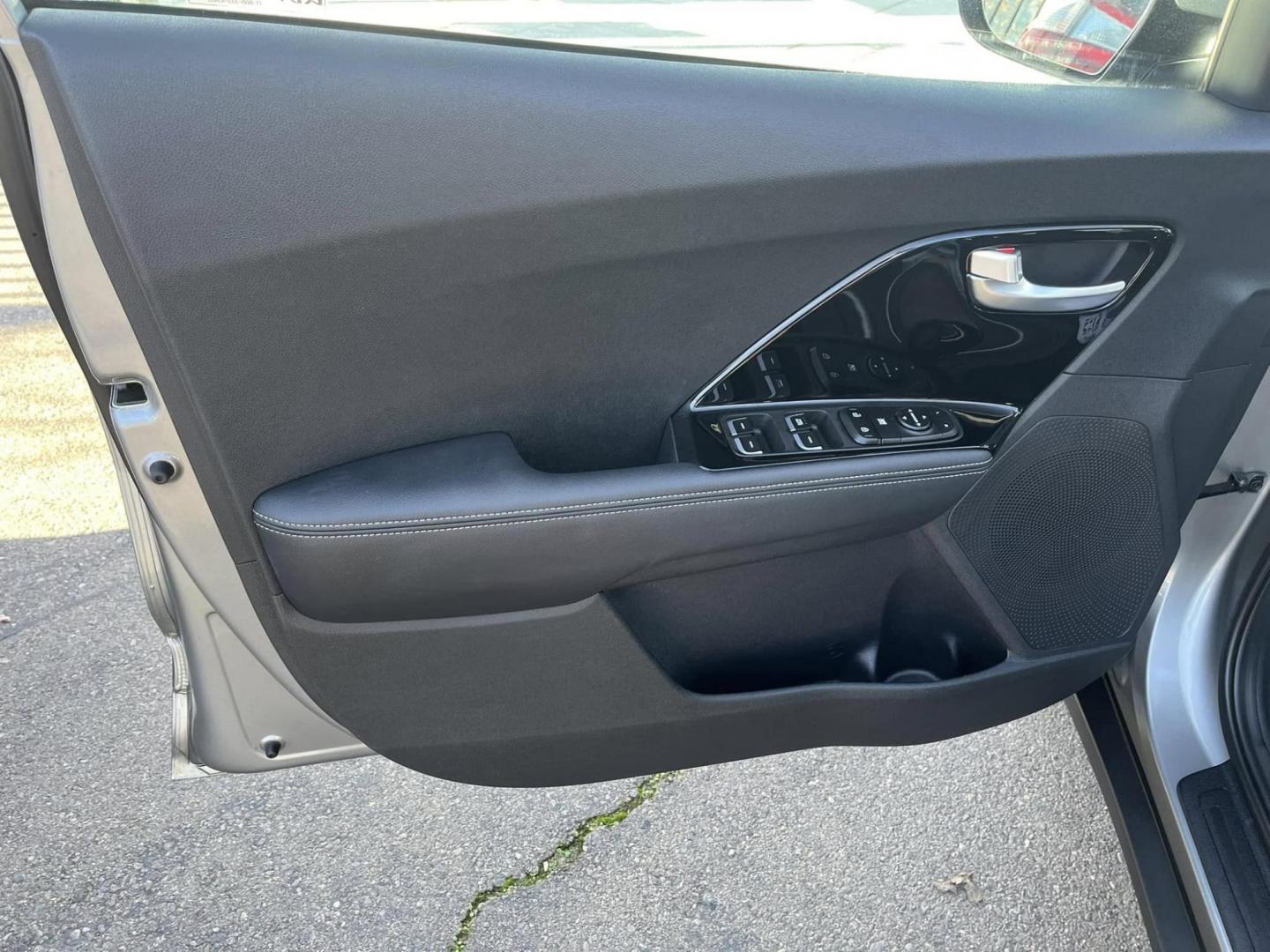 2022 DARK GRAY /GRAY Kia Niro Plug In Hybrid LXS (KNDCM3LD1N5) , 6A transmission, located at 744 E Miner Ave, Stockton, CA, 95202, (209) 944-5770, 37.956863, -121.282082 - PLUS TAXES AND FEES - Photo#5