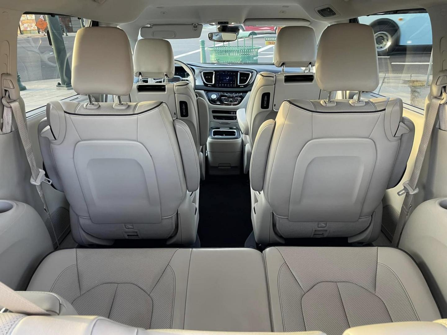 2018 Chrysler Pacifica Hybrid Limited (2C4RC1N70JR) with an 3.6L V6 DOHC 24V HYBRID engine, CVT transmission, located at 744 E Miner Ave, Stockton, CA, 95202, (209) 944-5770, 37.956863, -121.282082 - PLUS TAXES AND FEES NO CHARGER AVAILABLE - Photo#11