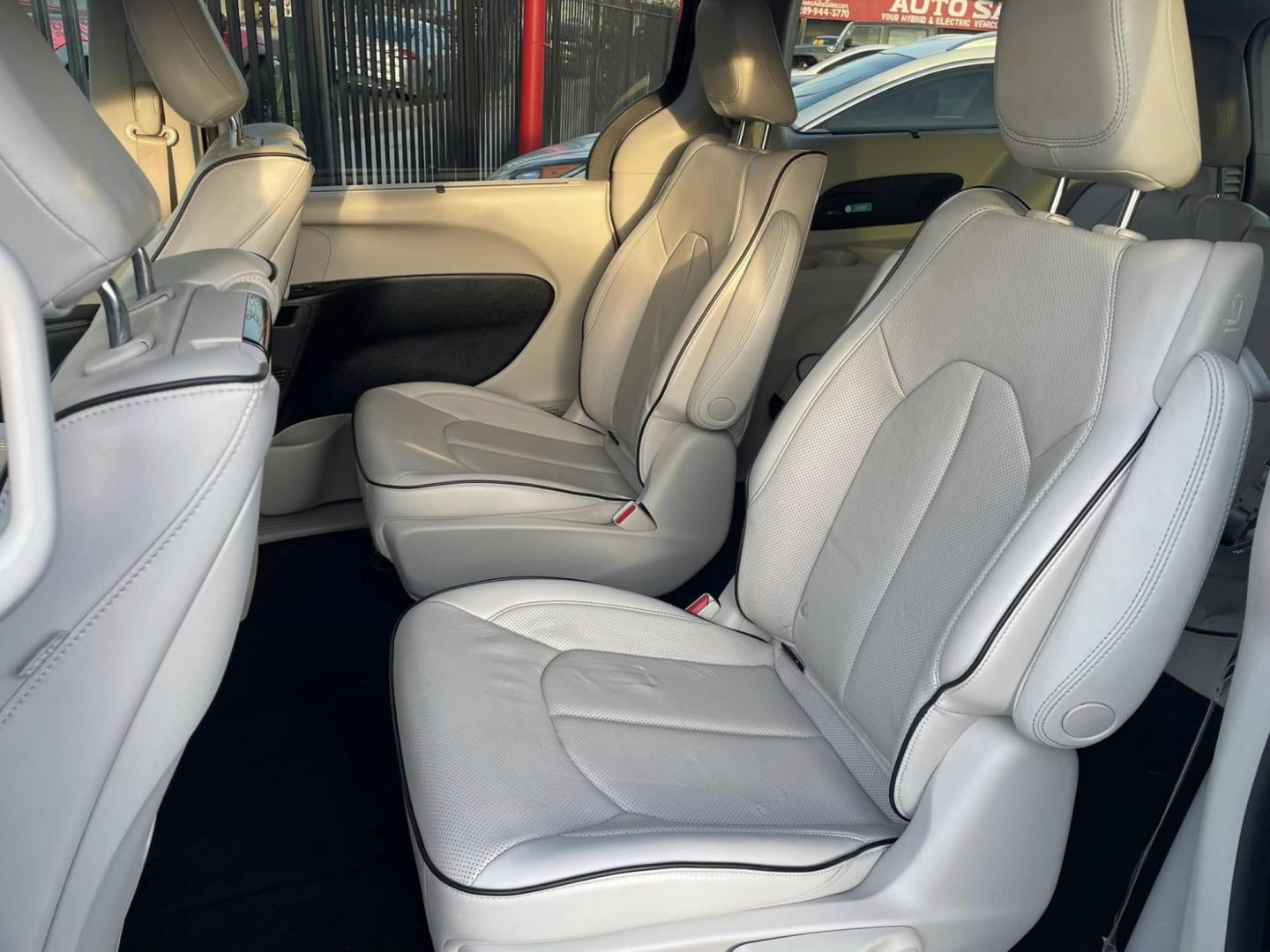 2018 Chrysler Pacifica Hybrid Limited (2C4RC1N70JR) with an 3.6L V6 DOHC 24V HYBRID engine, CVT transmission, located at 744 E Miner Ave, Stockton, CA, 95202, (209) 944-5770, 37.956863, -121.282082 - PLUS TAXES AND FEES NO CHARGER AVAILABLE - Photo#9