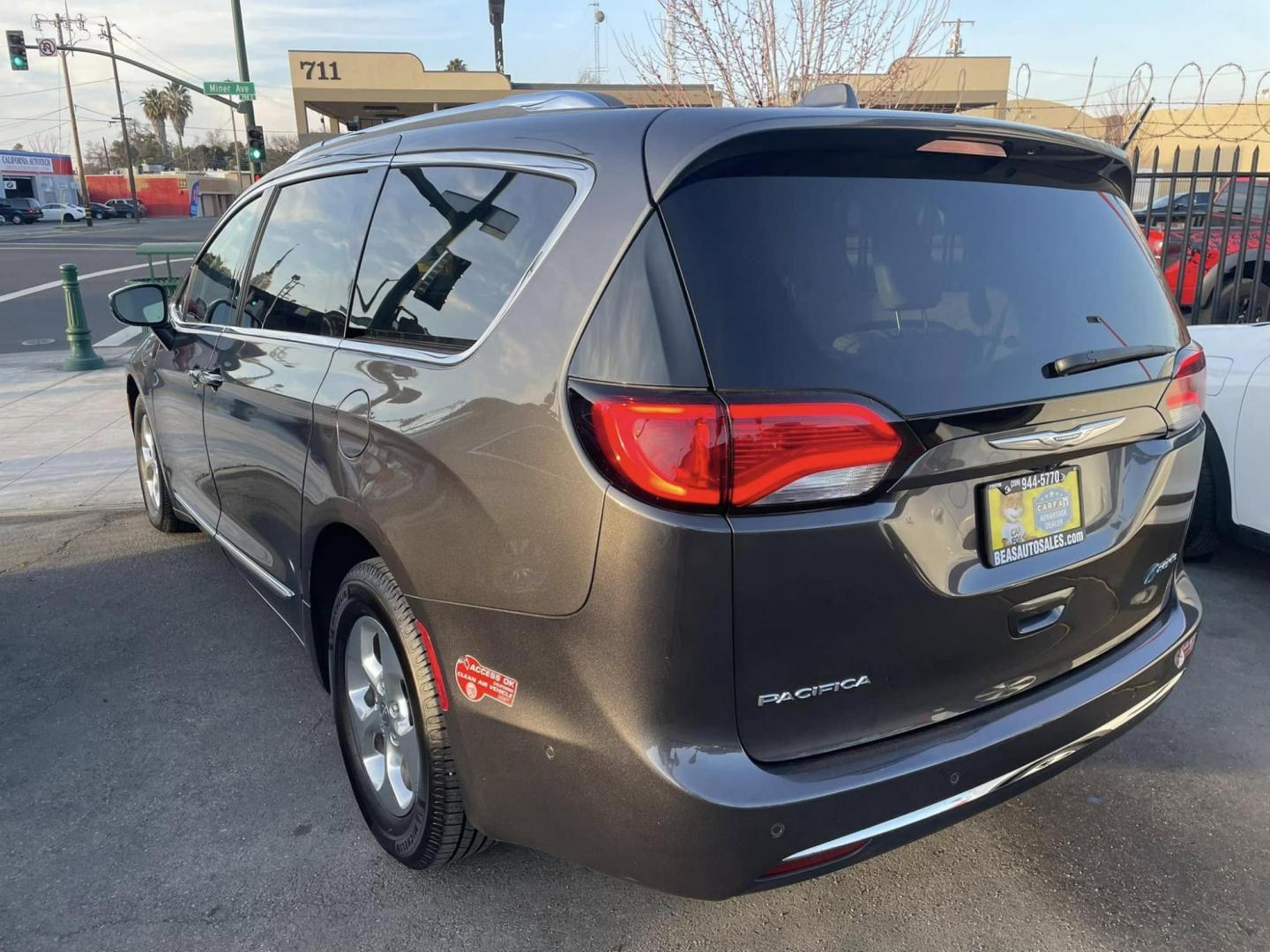 2018 Chrysler Pacifica Hybrid Limited (2C4RC1N70JR) with an 3.6L V6 DOHC 24V HYBRID engine, CVT transmission, located at 744 E Miner Ave, Stockton, CA, 95202, (209) 944-5770, 37.956863, -121.282082 - PLUS TAXES AND FEES NO CHARGER AVAILABLE - Photo#15