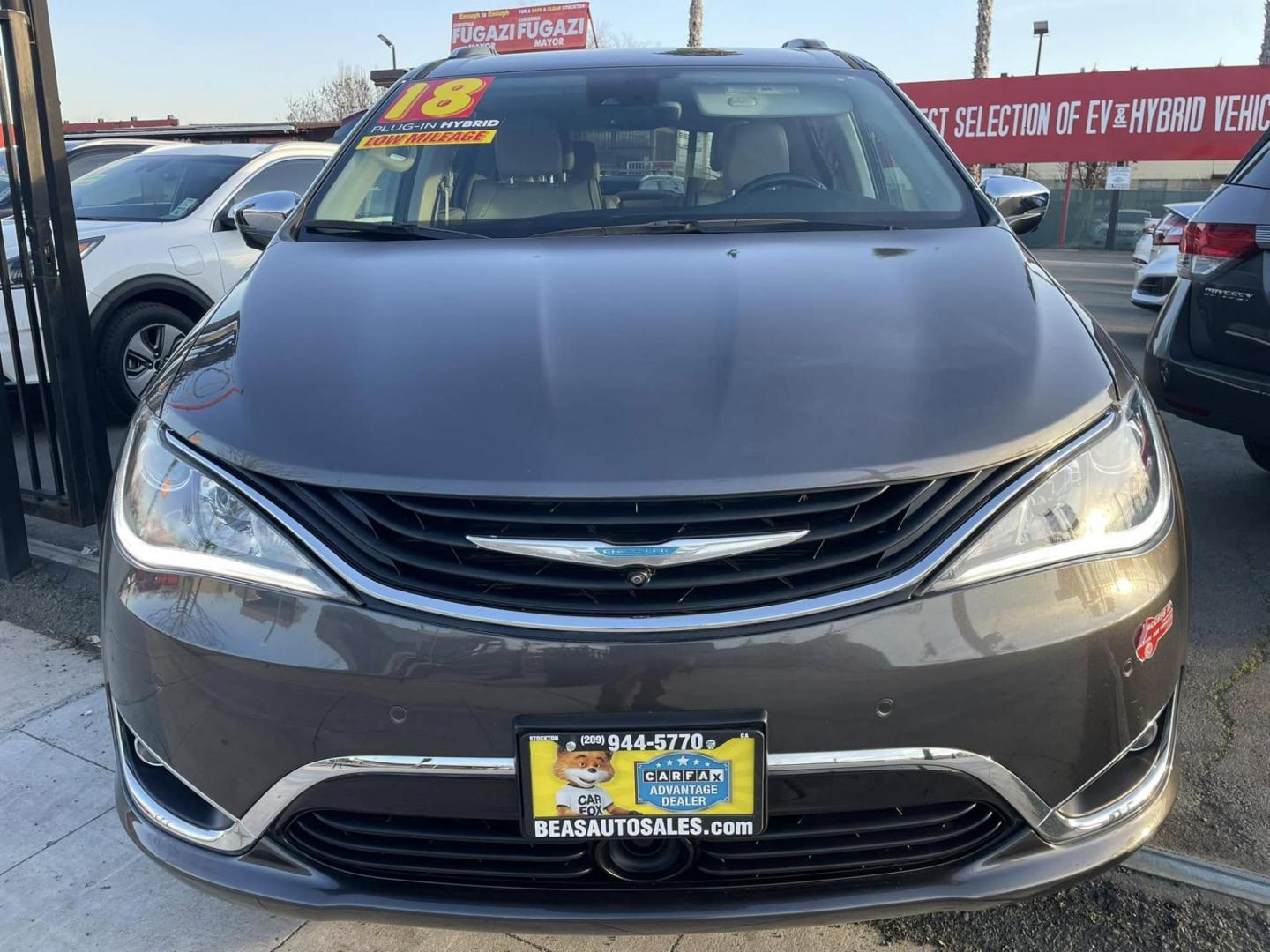 2018 Chrysler Pacifica Hybrid Limited (2C4RC1N70JR) with an 3.6L V6 DOHC 24V HYBRID engine, CVT transmission, located at 744 E Miner Ave, Stockton, CA, 95202, (209) 944-5770, 37.956863, -121.282082 - PLUS TAXES AND FEES NO CHARGER AVAILABLE - Photo#2