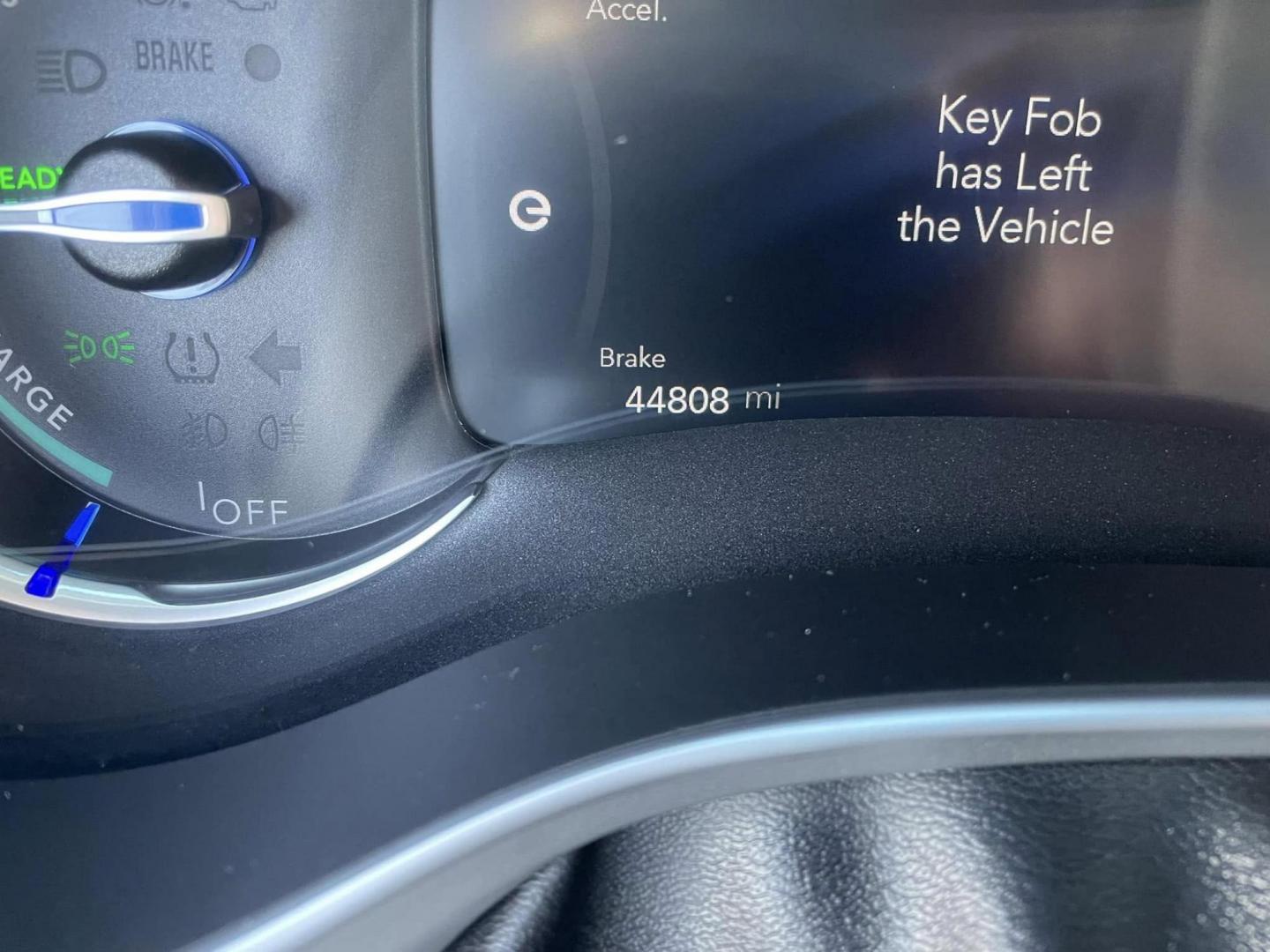 2018 Chrysler Pacifica Hybrid Limited (2C4RC1N70JR) with an 3.6L V6 DOHC 24V HYBRID engine, CVT transmission, located at 744 E Miner Ave, Stockton, CA, 95202, (209) 944-5770, 37.956863, -121.282082 - PLUS TAXES AND FEES NO CHARGER AVAILABLE - Photo#12