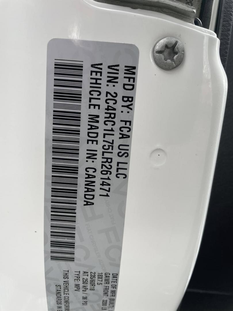 2020 WHITE Chrysler Pacifica Hybrid Touring L (2C4RC1L75LR) with an 3.6L V6 DOHC 24V HYBRID engine, CVT transmission, located at 744 E Miner Ave, Stockton, CA, 95202, (209) 944-5770, 37.956863, -121.282082 - PLUS TAXES AND FEES NO CHARGER AVAILABE SIN CARGADOR DISPONIBLE - Photo#14