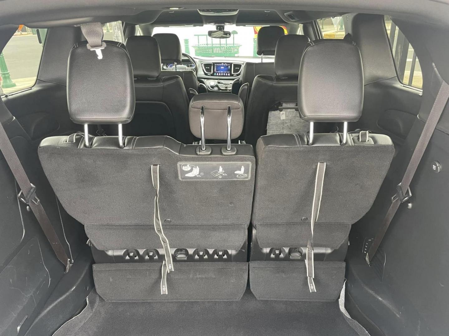 2020 WHITE Chrysler Pacifica Hybrid Touring L (2C4RC1L75LR) with an 3.6L V6 DOHC 24V HYBRID engine, CVT transmission, located at 744 E Miner Ave, Stockton, CA, 95202, (209) 944-5770, 37.956863, -121.282082 - PLUS TAXES AND FEES NO CHARGER AVAILABE SIN CARGADOR DISPONIBLE - Photo#8