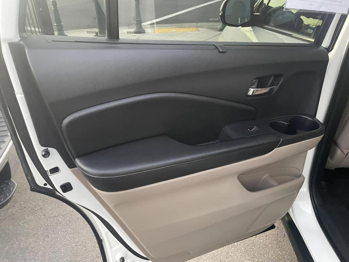 2017 WHITE Honda Pilot Touring 2WD (5FNYF5H97HB) with an 3.5L V6 SOHC 24V engine, 9A transmission, located at 744 E Miner Ave, Stockton, CA, 95202, (209) 944-5770, 37.956863, -121.282082 - Photo#8