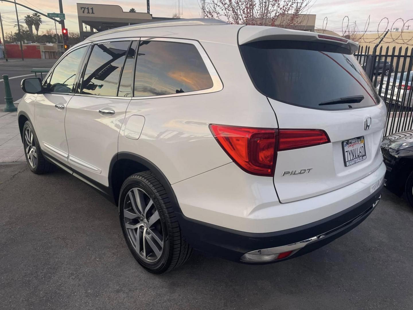 2017 WHITE Honda Pilot Touring 2WD (5FNYF5H97HB) with an 3.5L V6 SOHC 24V engine, 9A transmission, located at 744 E Miner Ave, Stockton, CA, 95202, (209) 944-5770, 37.956863, -121.282082 - Photo#12