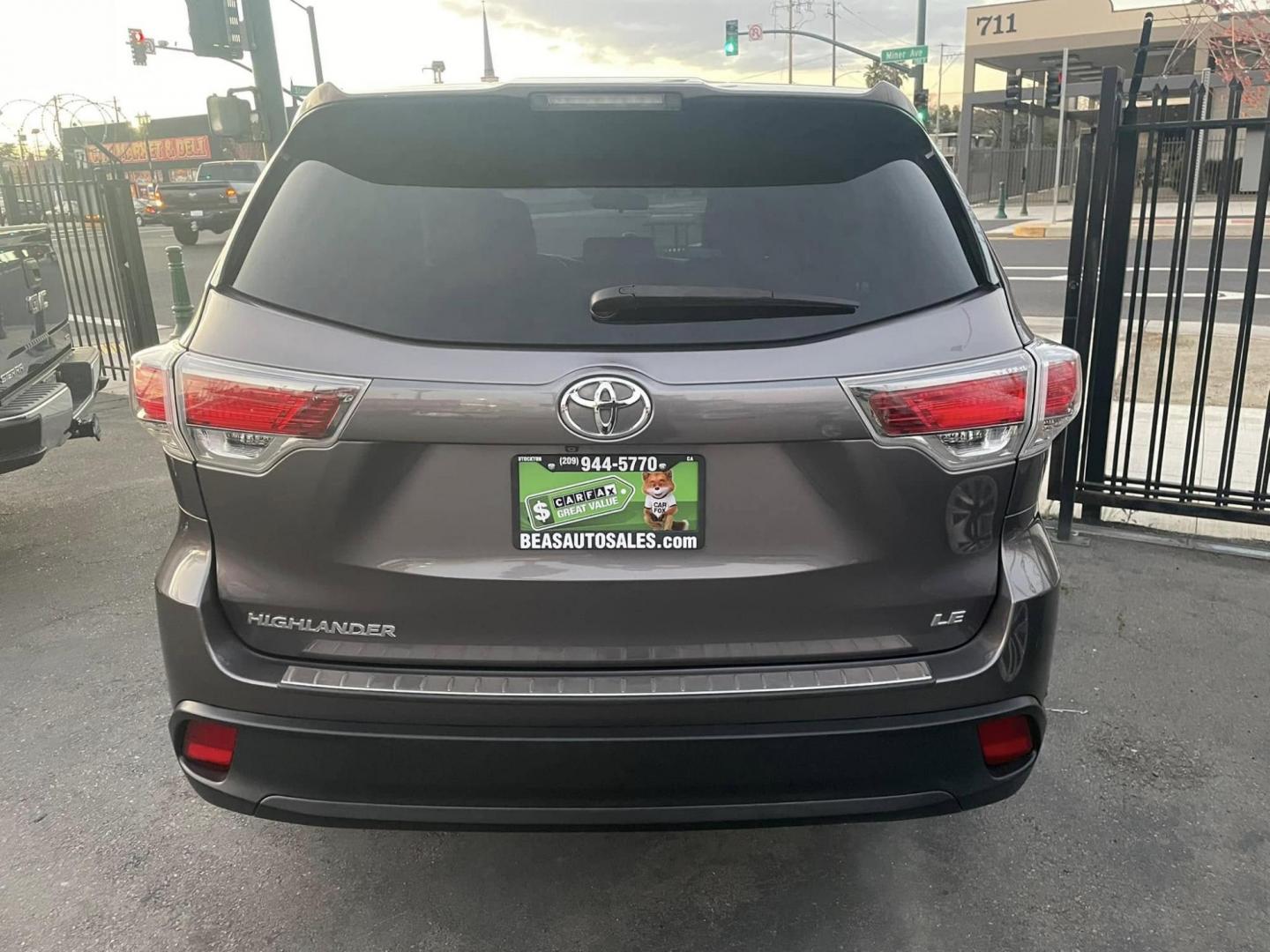 2015 Toyota Highlander LE FWD V6 (5TDZKRFH7FS) with an 3.5L V6 DOHC 24V engine, 6-Speed Automatic transmission, located at 744 E Miner Ave, Stockton, CA, 95202, (209) 944-5770, 37.956863, -121.282082 - PLUS TAXES AND FEES - Photo#9
