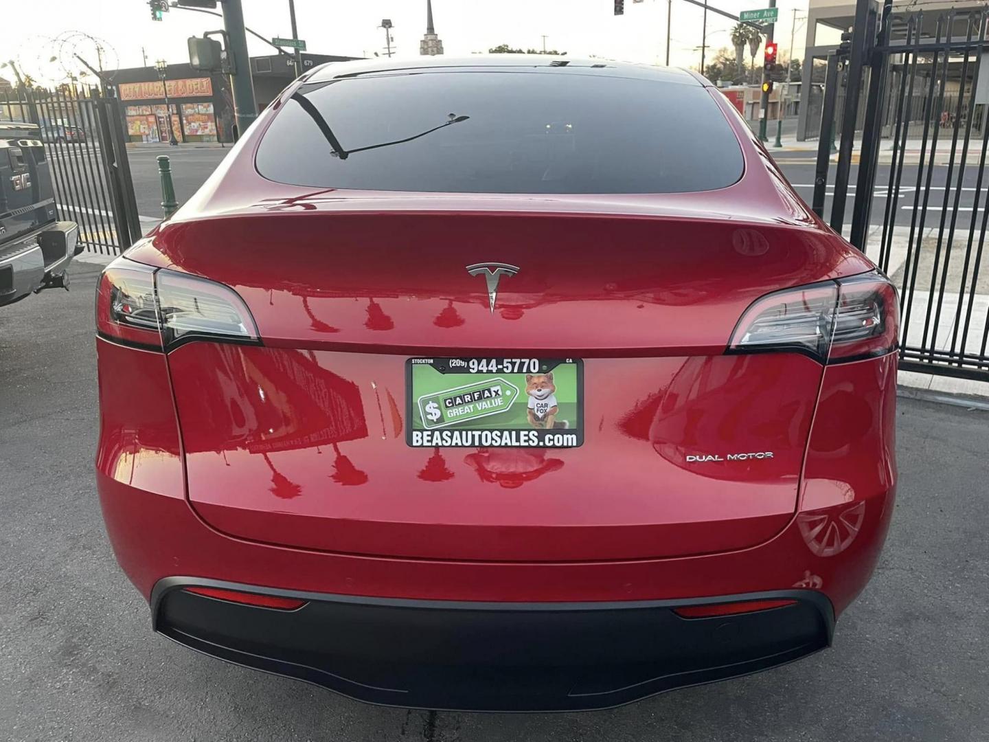 2021 RED /WHITE Tesla Model Y Long Range (5YJYGDEE9MF) with an ELECTRIC engine, 1A transmission, located at 744 E Miner Ave, Stockton, CA, 95202, (209) 944-5770, 37.956863, -121.282082 - PLUS TAXES AND FEES NO CHARGER AVAILABLE - Photo#12