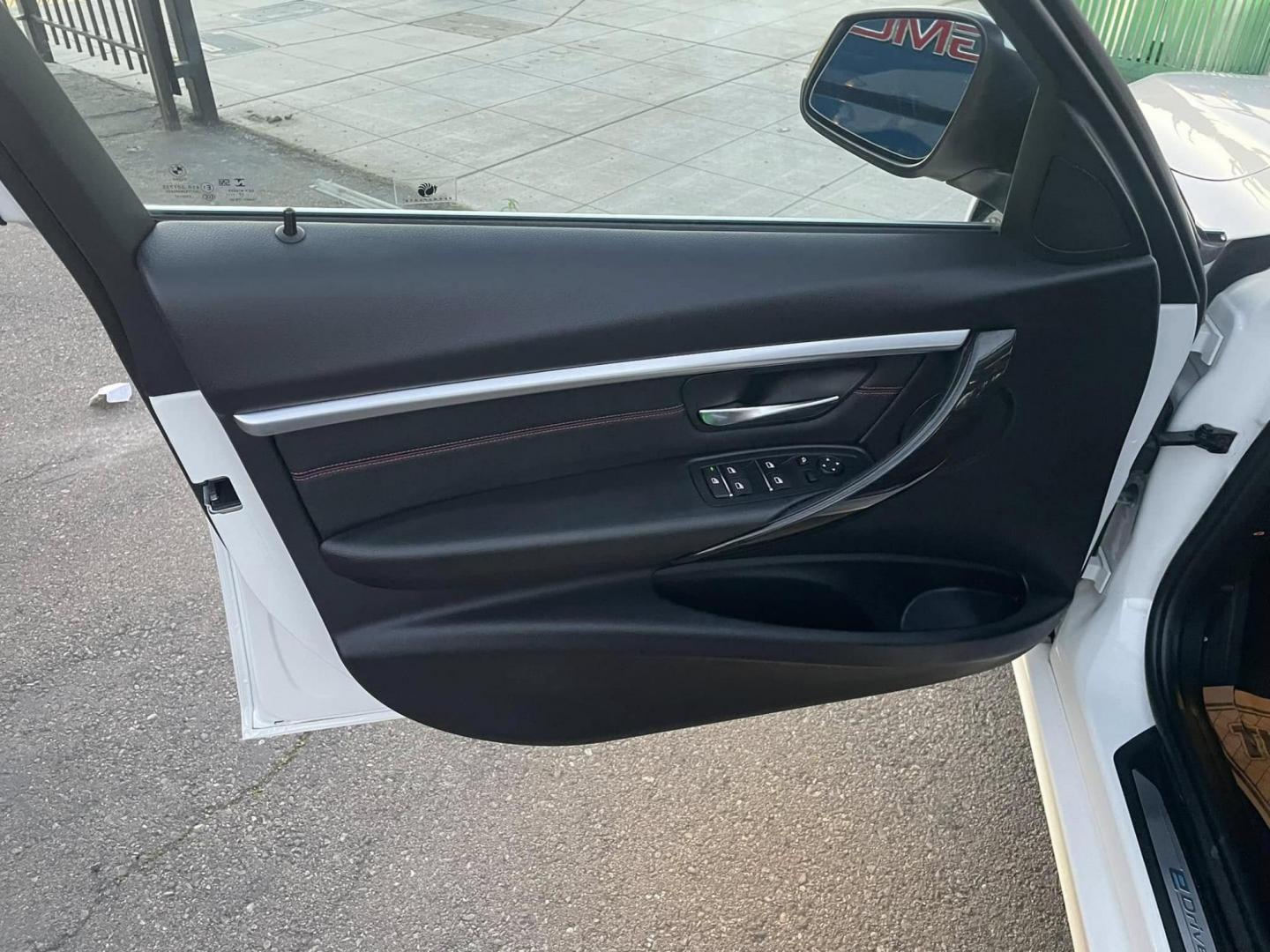 2018 WHITE /WHITE BMW 3-Series 330e iPerformance Sedan (WBA8E1C51JA) with an 2.0L L4 DOHC 16V HYBRID engine, 8A transmission, located at 744 E Miner Ave, Stockton, CA, 95202, (209) 944-5770, 37.956863, -121.282082 - PLUS TAXES AND FEES NO CHARGER AVAILABLE - Photo#5