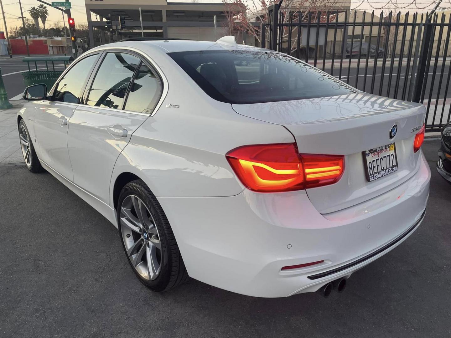 2018 WHITE /WHITE BMW 3-Series 330e iPerformance Sedan (WBA8E1C51JA) with an 2.0L L4 DOHC 16V HYBRID engine, 8A transmission, located at 744 E Miner Ave, Stockton, CA, 95202, (209) 944-5770, 37.956863, -121.282082 - PLUS TAXES AND FEES NO CHARGER AVAILABLE - Photo#10