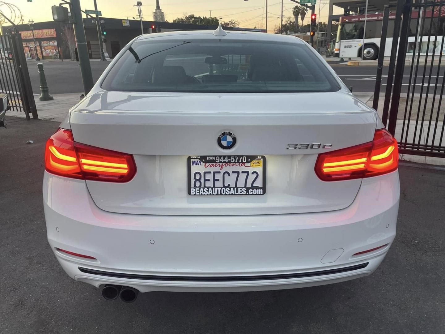 2018 WHITE /WHITE BMW 3-Series 330e iPerformance Sedan (WBA8E1C51JA) with an 2.0L L4 DOHC 16V HYBRID engine, 8A transmission, located at 744 E Miner Ave, Stockton, CA, 95202, (209) 944-5770, 37.956863, -121.282082 - PLUS TAXES AND FEES NO CHARGER AVAILABLE - Photo#11
