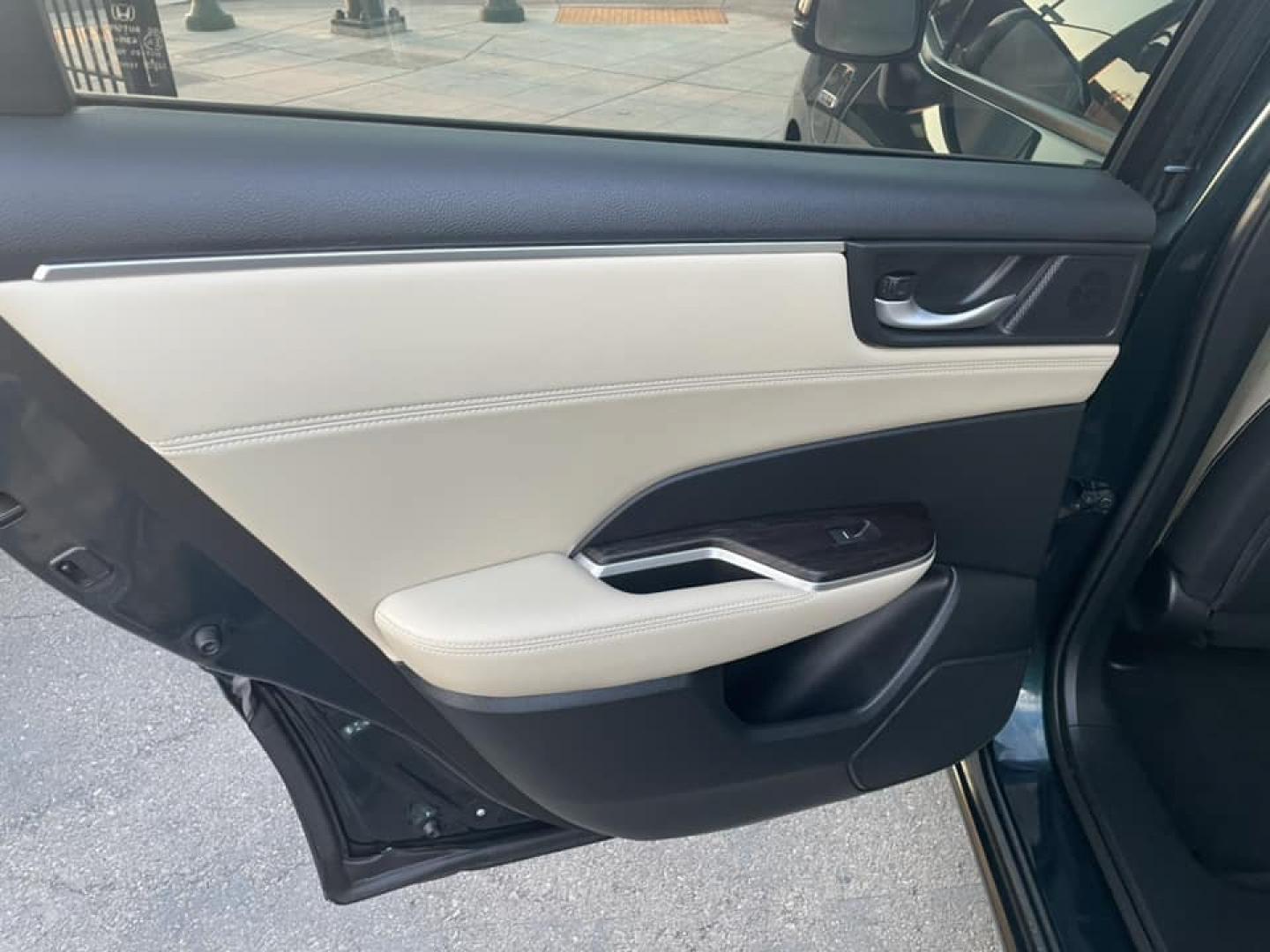 2018 Honda Clarity Plug-In Hybrid (JHMZC5F18JC) with an 1.5L L4 DOHC 16V HYBRID engine, CVT transmission, located at 744 E Miner Ave, Stockton, CA, 95202, (209) 944-5770, 37.956863, -121.282082 - PLUS TAXES AND FEES NO CHARGER AVAILABLE - Photo#7