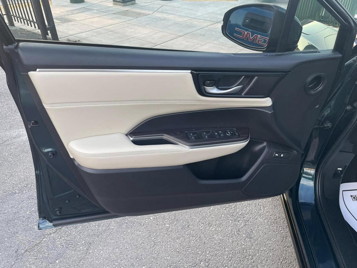 2018 Honda Clarity Plug-In Hybrid (JHMZC5F18JC) with an 1.5L L4 DOHC 16V HYBRID engine, CVT transmission, located at 744 E Miner Ave, Stockton, CA, 95202, (209) 944-5770, 37.956863, -121.282082 - PLUS TAXES AND FEES NO CHARGER AVAILABLE - Photo#4