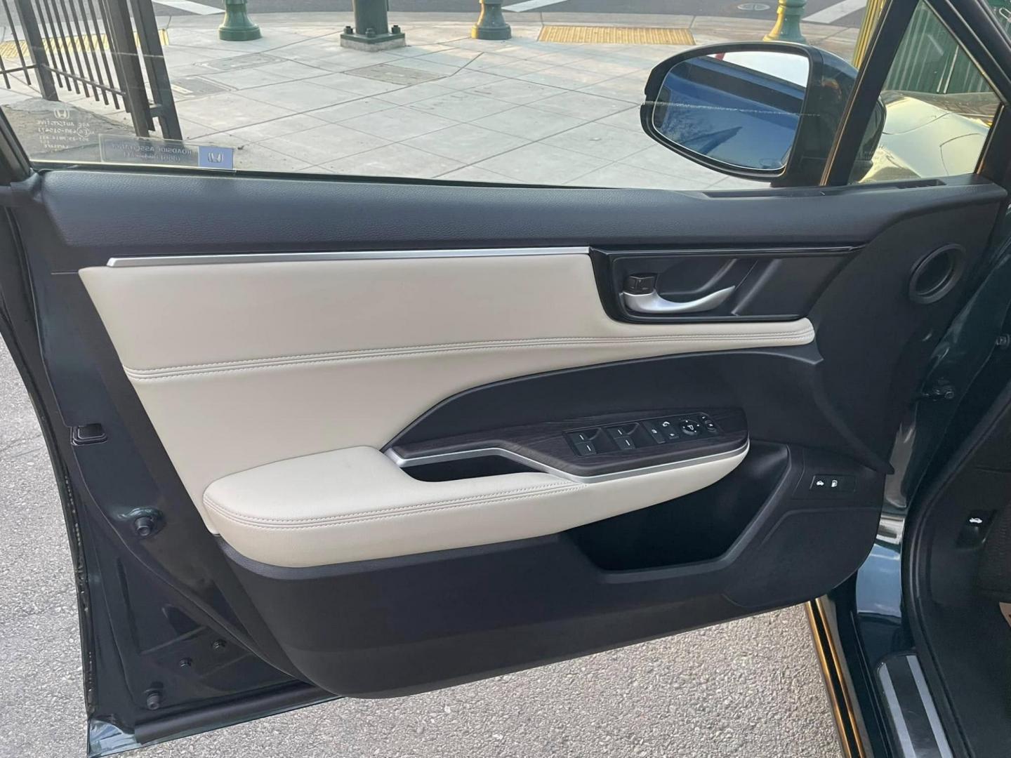 2018 Honda Clarity Plug-In Hybrid (JHMZC5F12JC) with an 1.5L L4 DOHC 16V HYBRID engine, CVT transmission, located at 744 E Miner Ave, Stockton, CA, 95202, (209) 944-5770, 37.956863, -121.282082 - PLUS TAXES AND FEES NO CHARGER AVAILABLE - Photo#5
